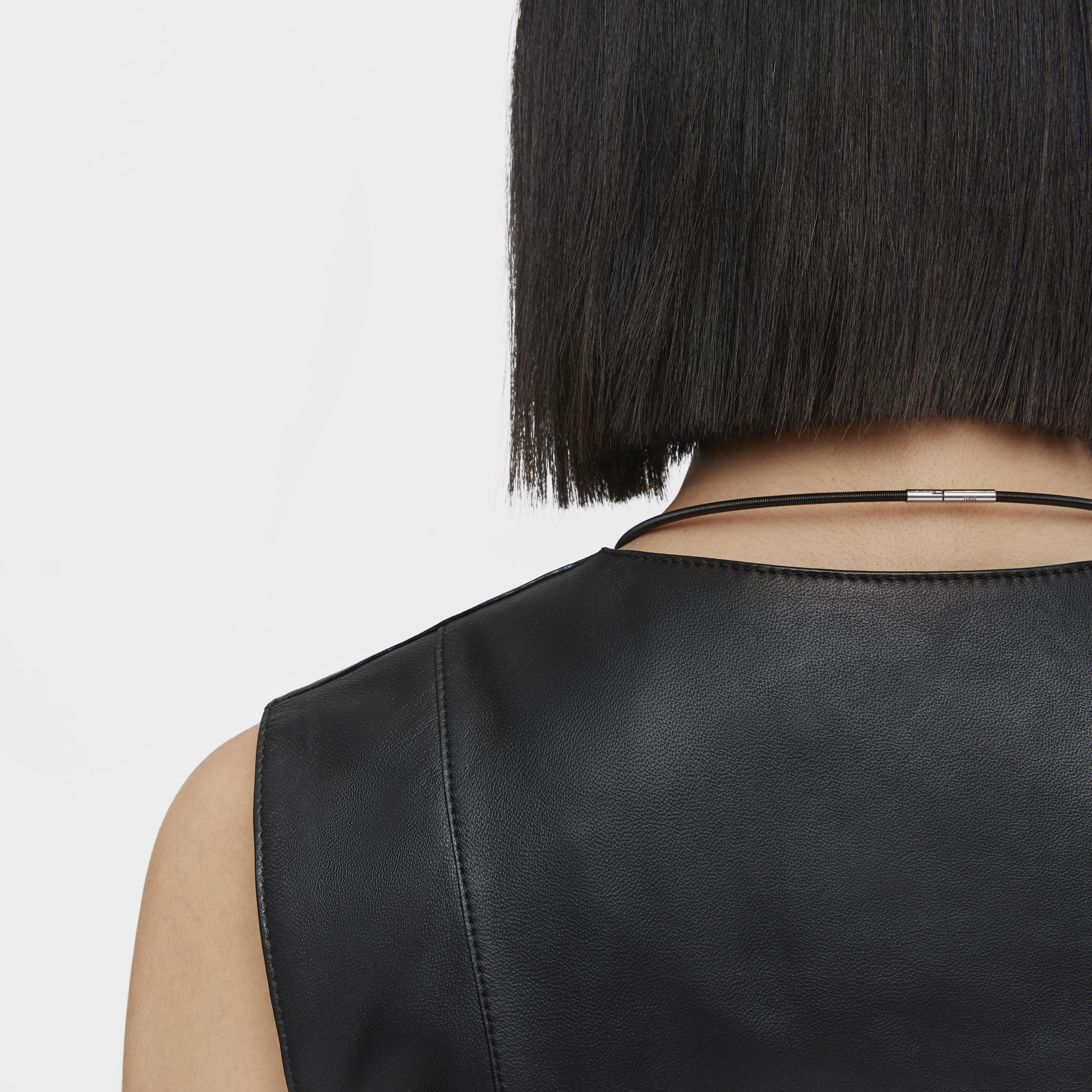 Short 18K solid gold and black IP steel Necklace with teardrop motif Mesh Tube