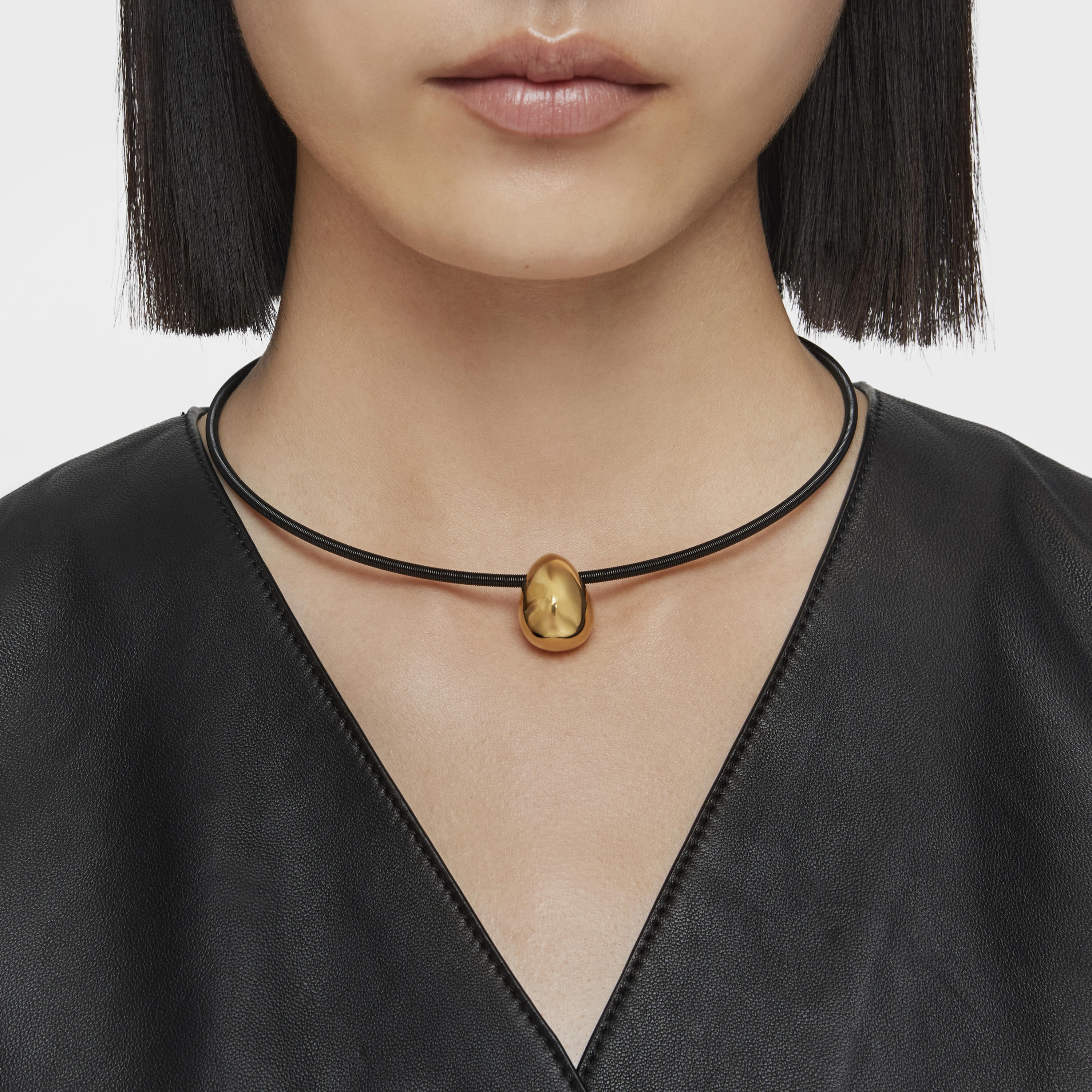 Short 18K solid gold and black IP steel Necklace with teardrop motif Mesh Tube