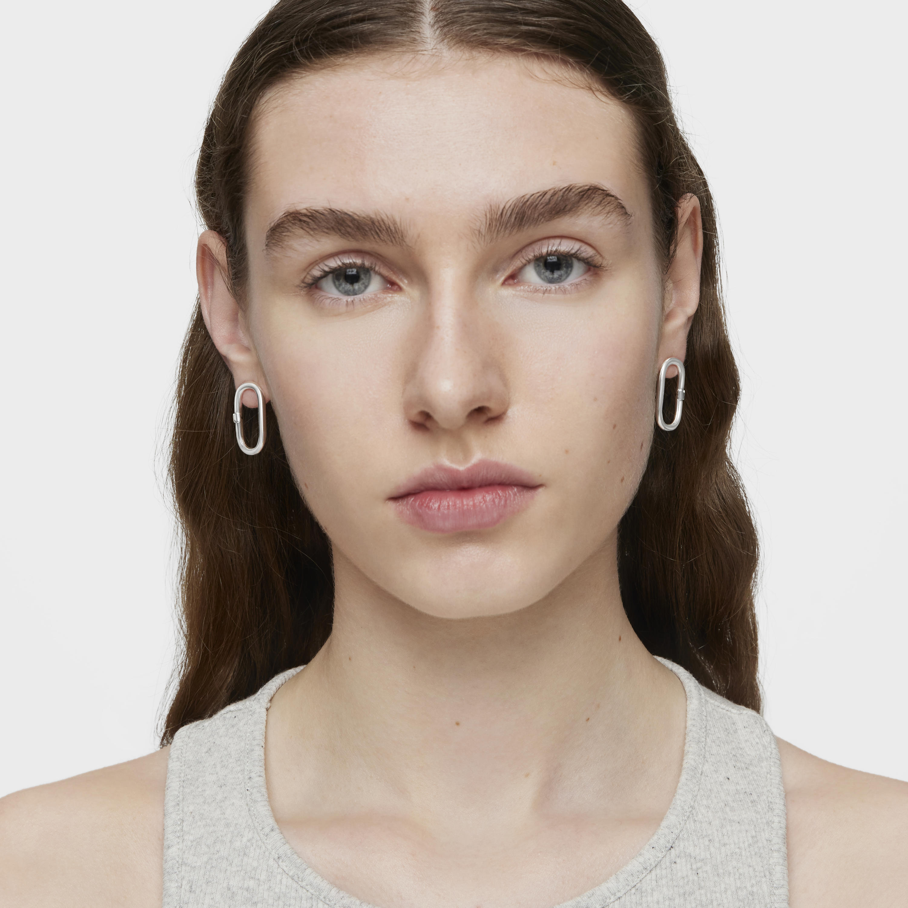 Short silver Earrings Hold Oval