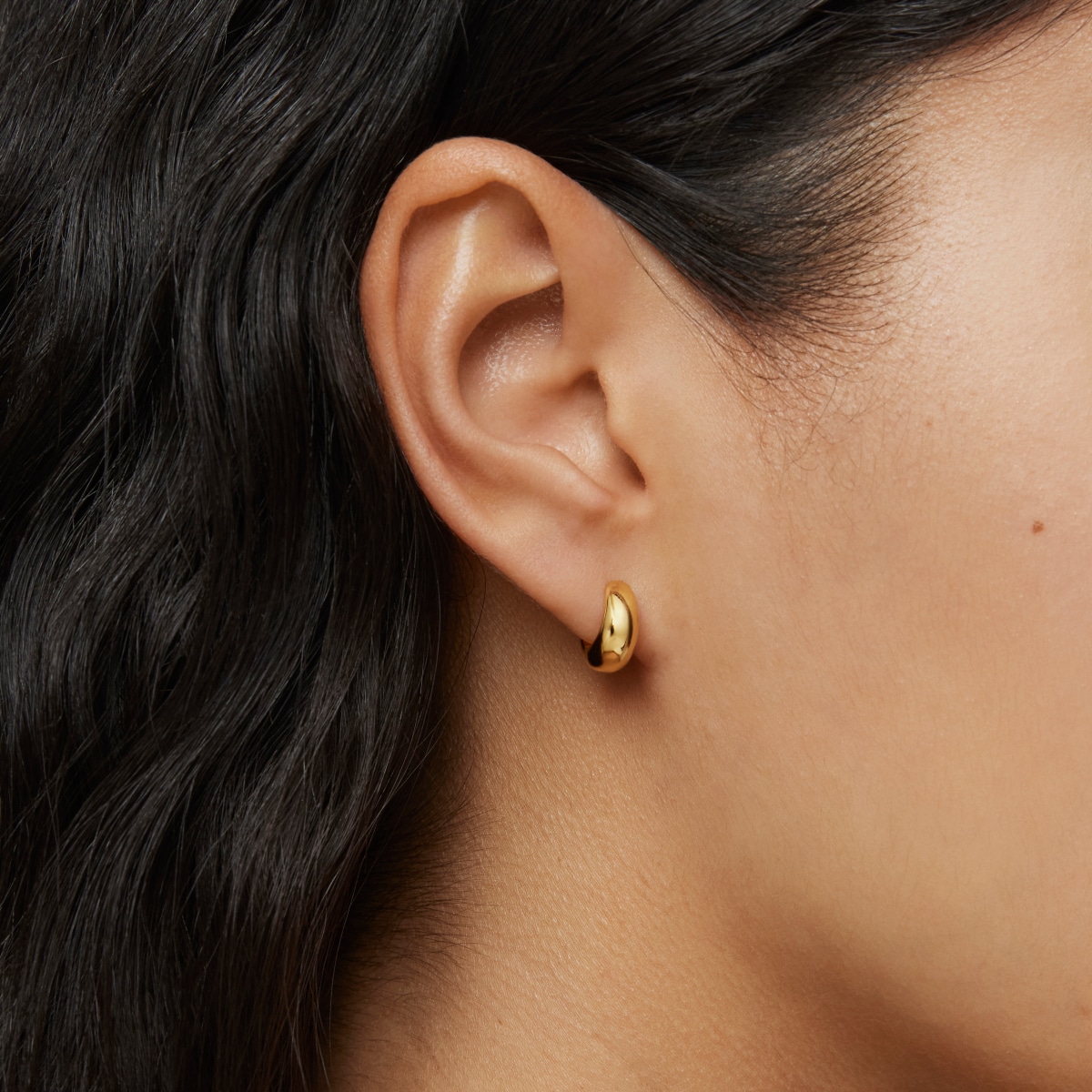 Short, thick Hoop earrings with 18kt gold plating over silver TOUS Basics