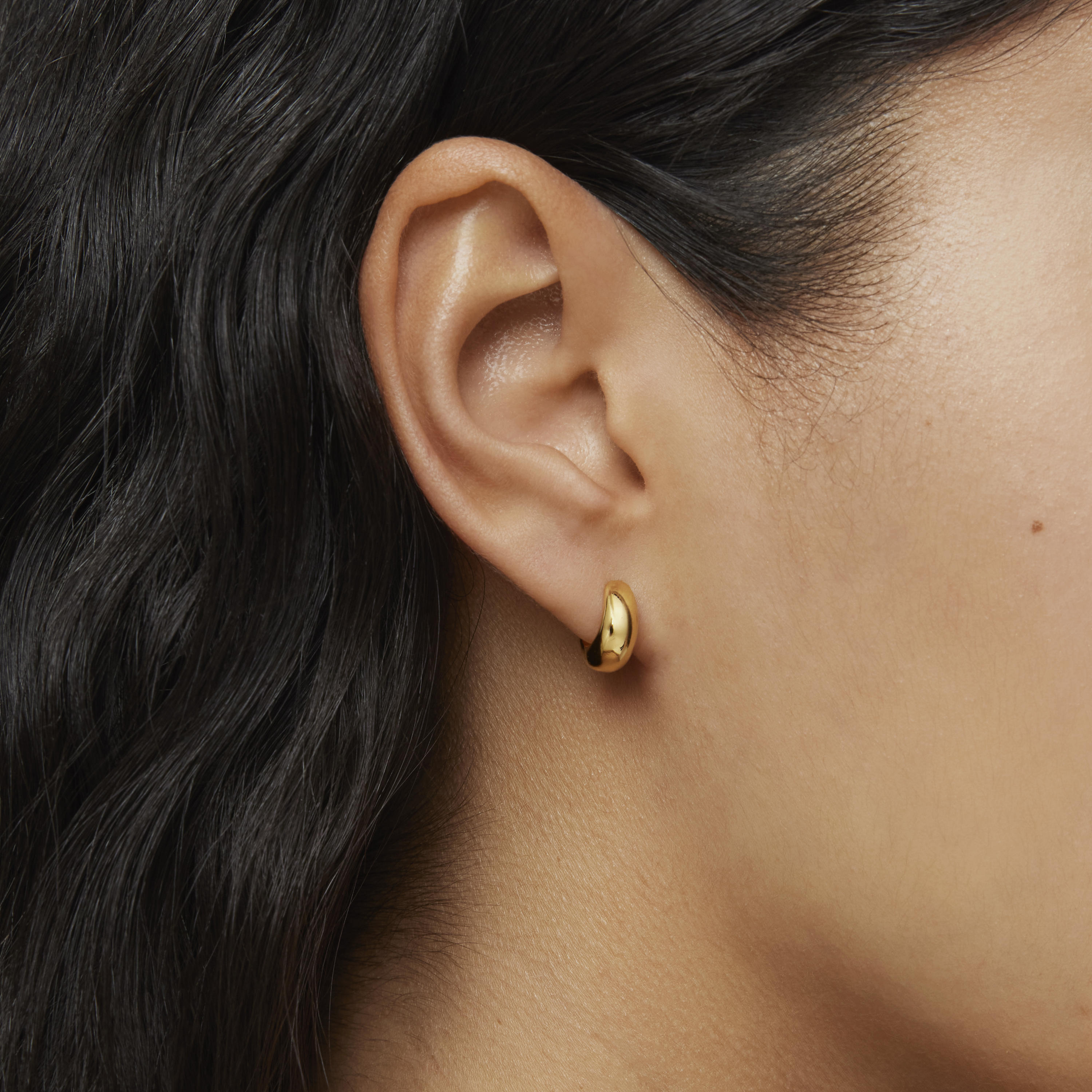 Short, thick Hoop earrings with 18kt gold plating over silver TOUS Basics
