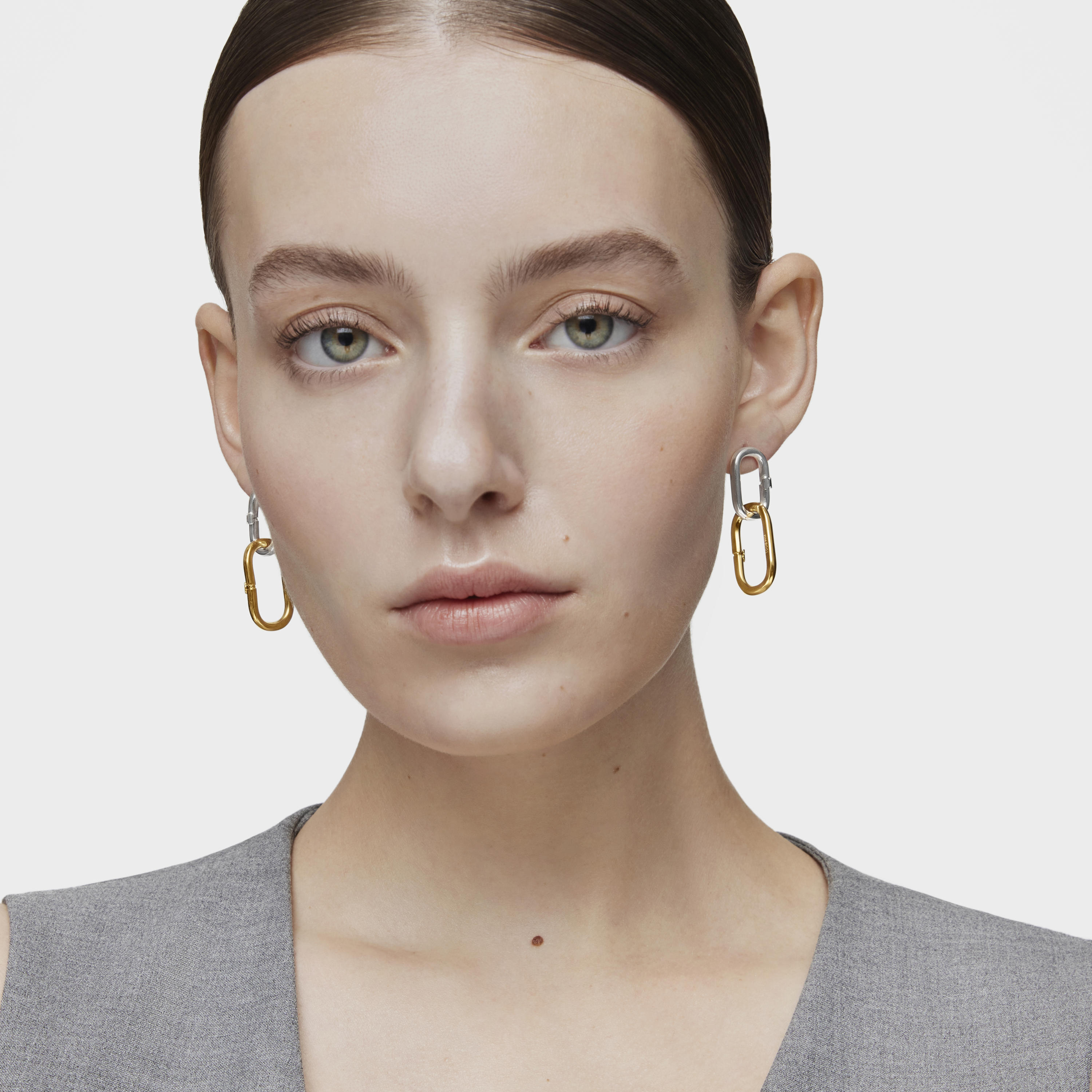 Long two-tone Earrings Hold Oval