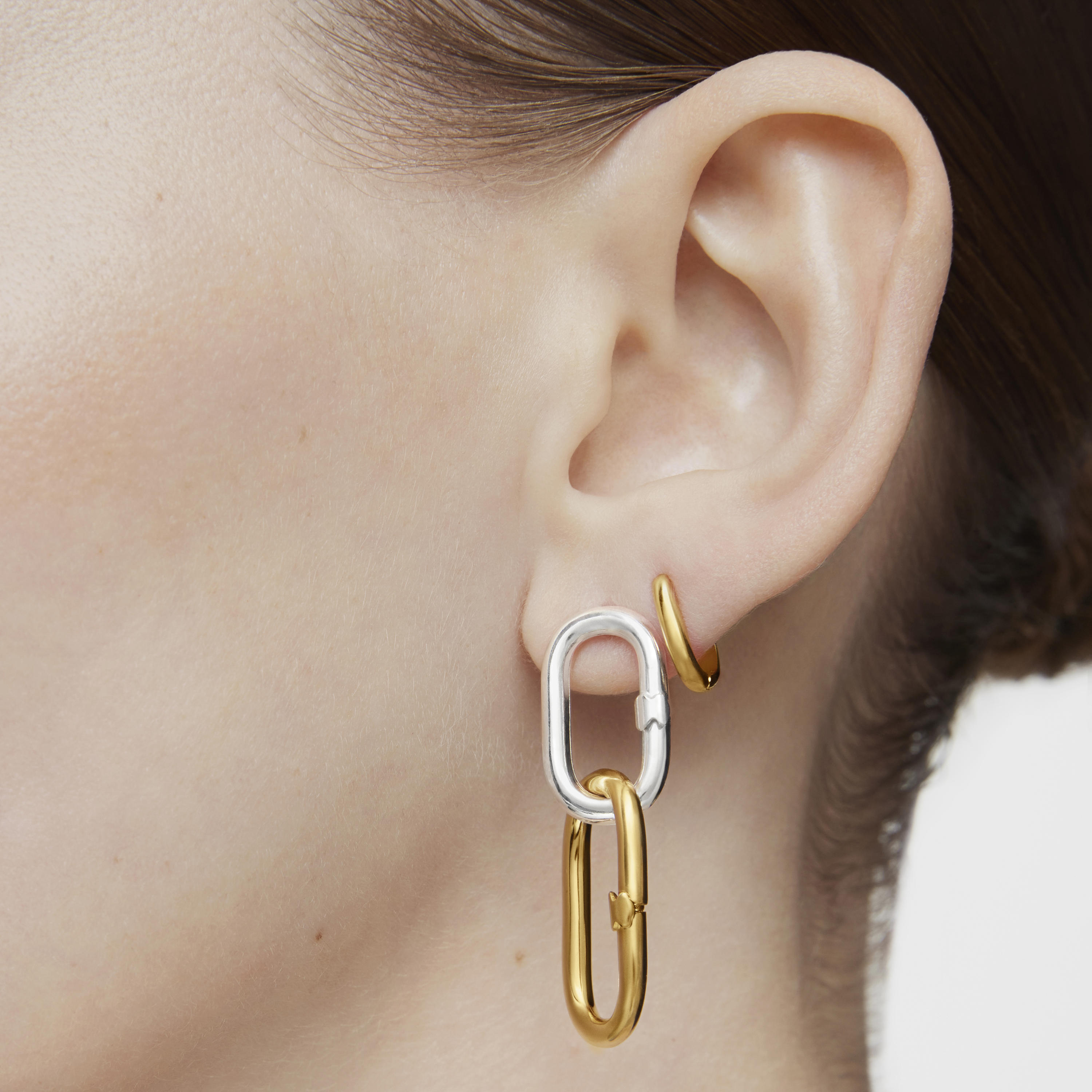Long two-tone Earrings Hold Oval