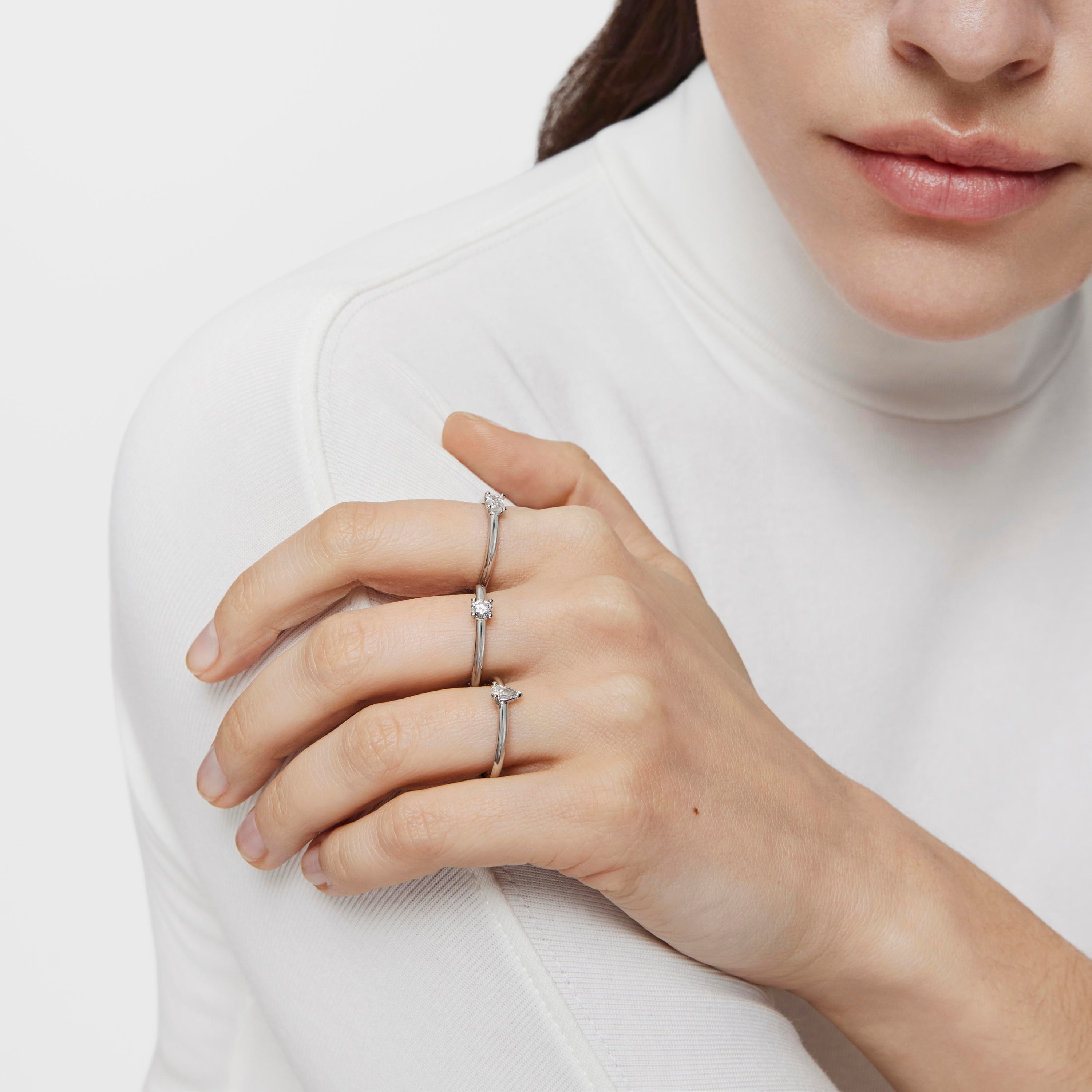 Platinum solitaire Ring with brilliant-cut, lab-grown diamond Les Classiques LGD