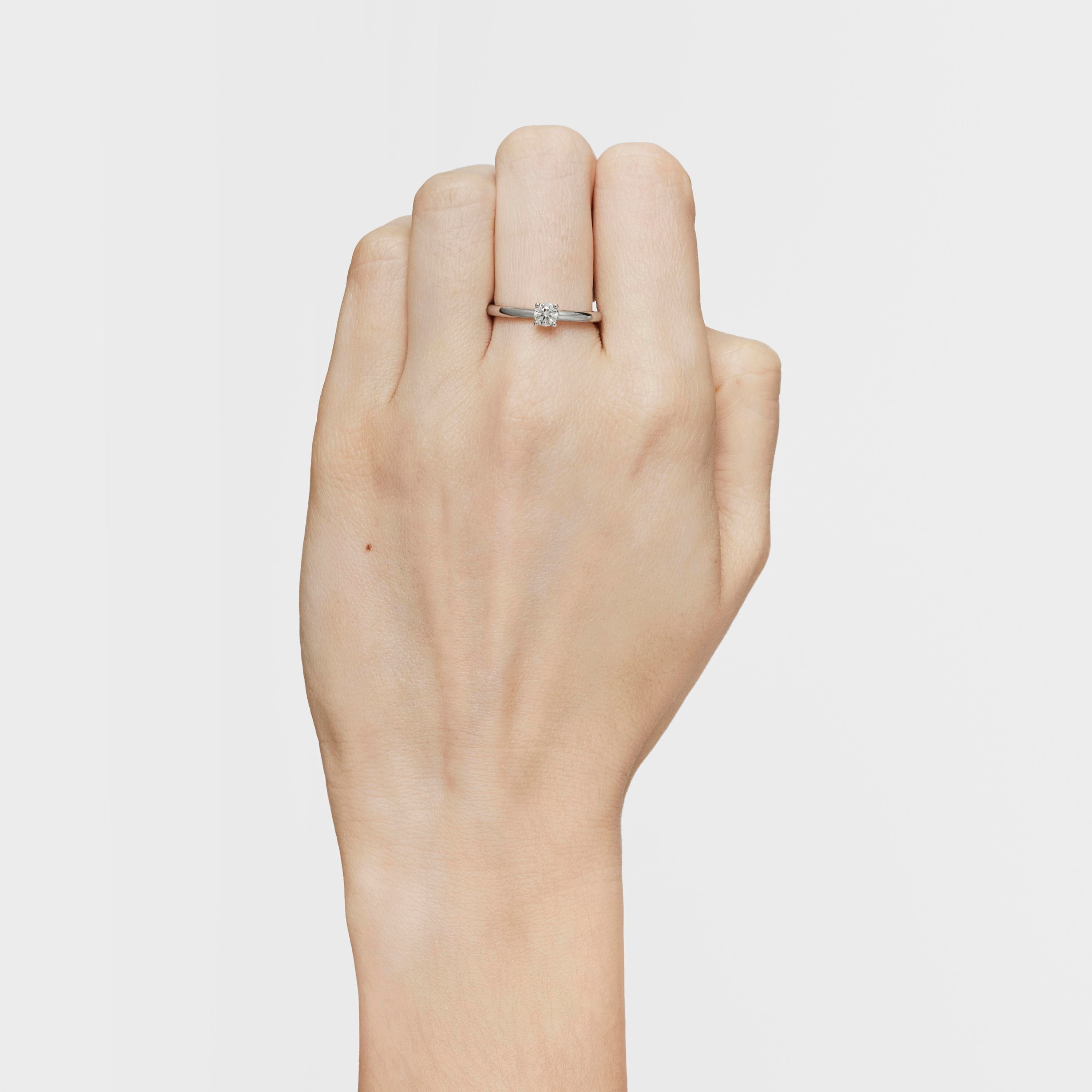 Platinum solitaire Ring with brilliant-cut, lab-grown diamond Les Classiques LGD