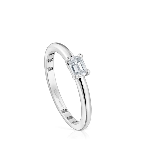 Platinum solitaire Ring with emerald-cut, lab-grown diamond Les Classiques LGD