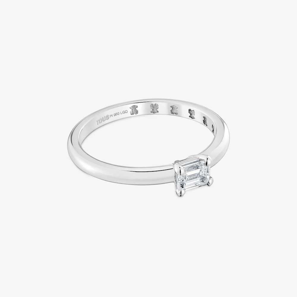 Platinum solitaire Ring with emerald-cut, lab-grown diamond Les Classiques LGD