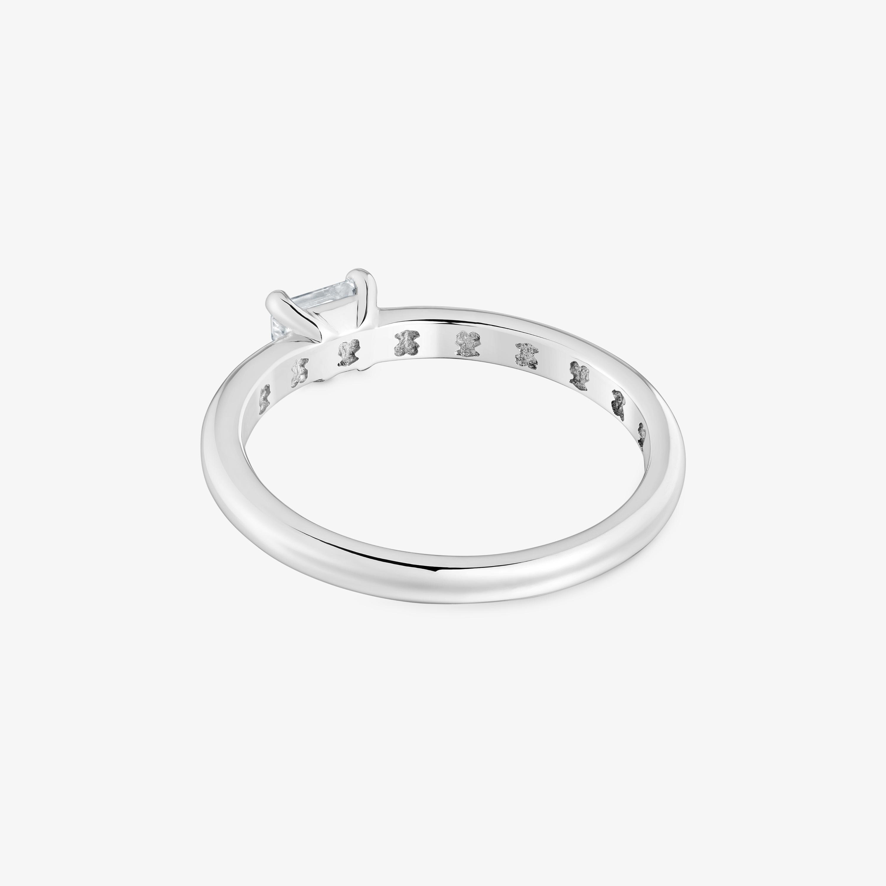 Platinum solitaire Ring with emerald-cut, lab-grown diamond Les Classiques LGD