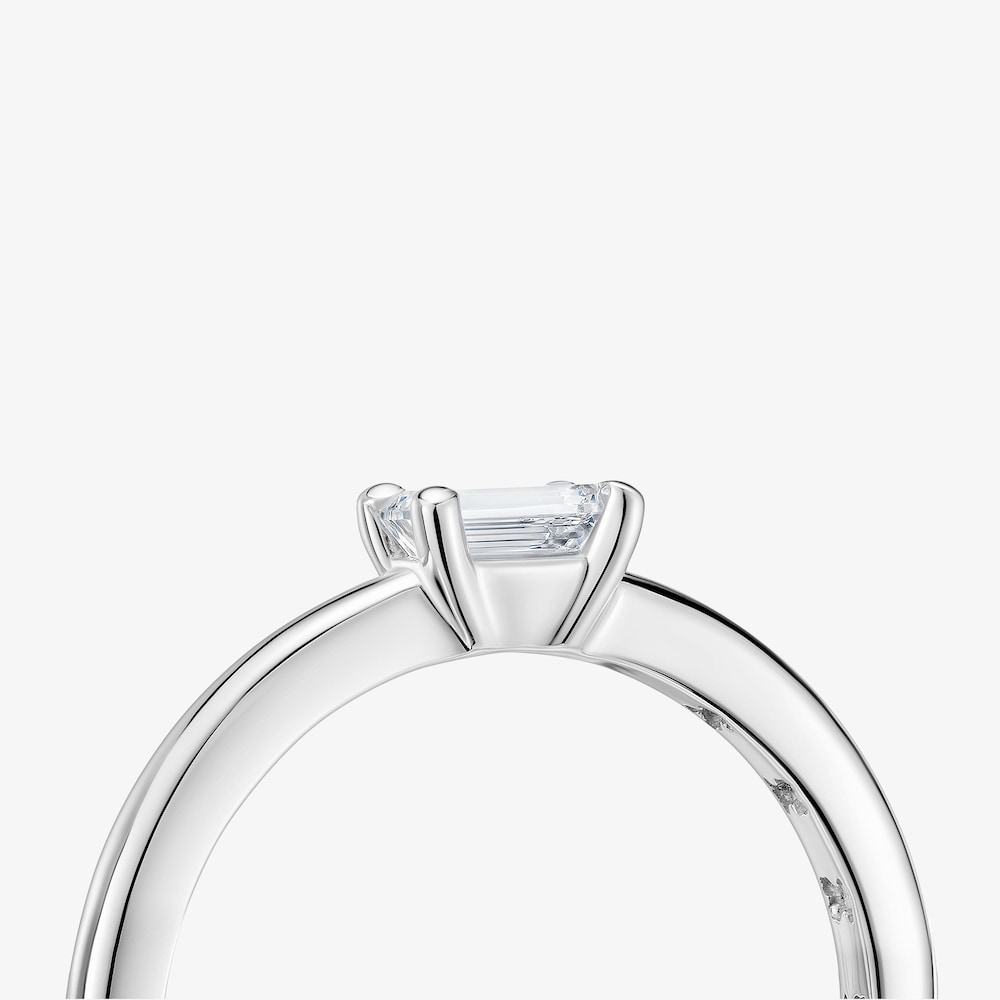 Platinum solitaire Ring with emerald-cut, lab-grown diamond Les Classiques LGD