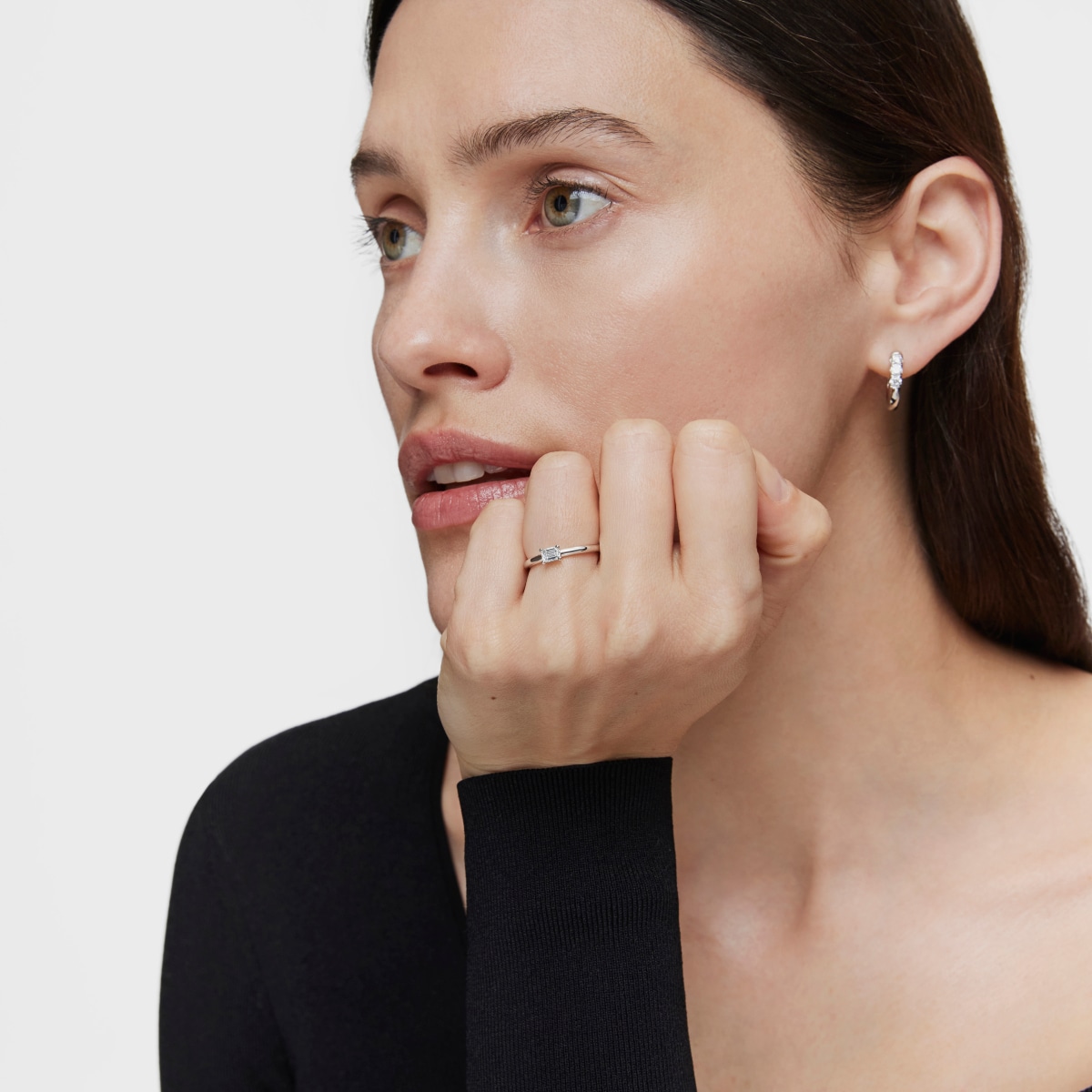 Platinum solitaire Ring with emerald-cut, lab-grown diamond Les Classiques LGD