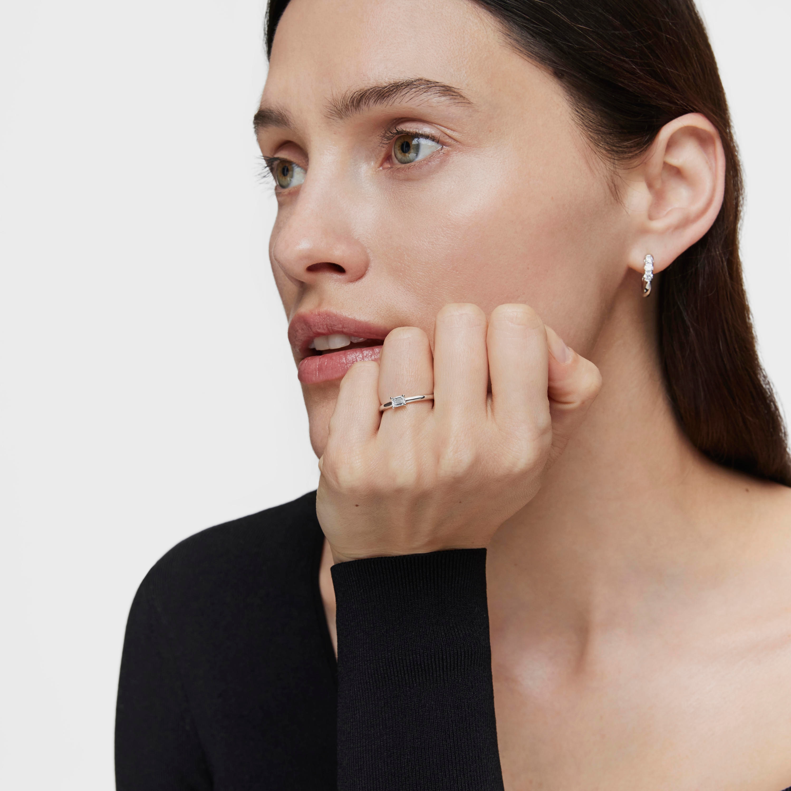 Platinum solitaire Ring with emerald-cut, lab-grown diamond Les Classiques LGD