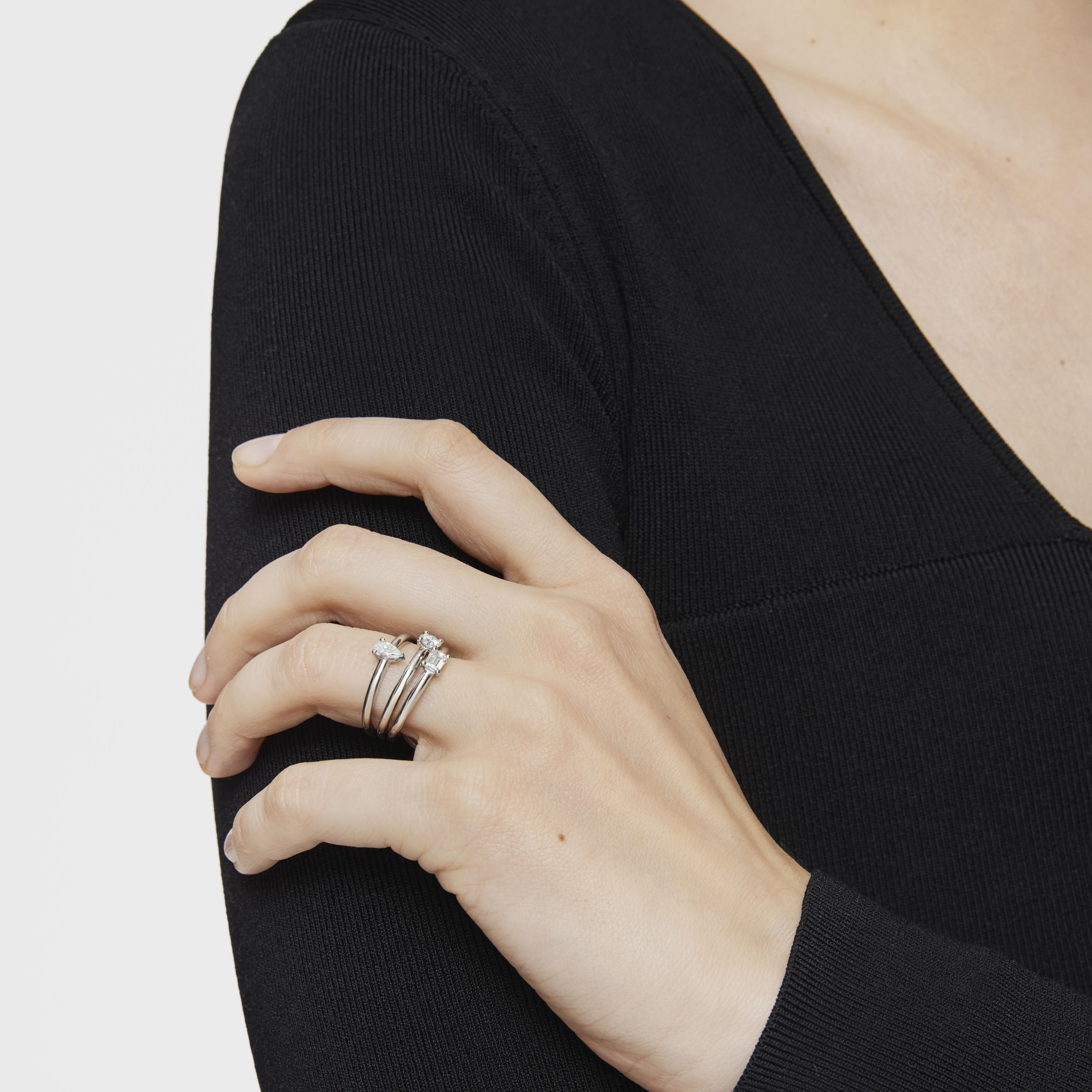 Platinum solitaire Ring with emerald-cut, lab-grown diamond Les Classiques LGD