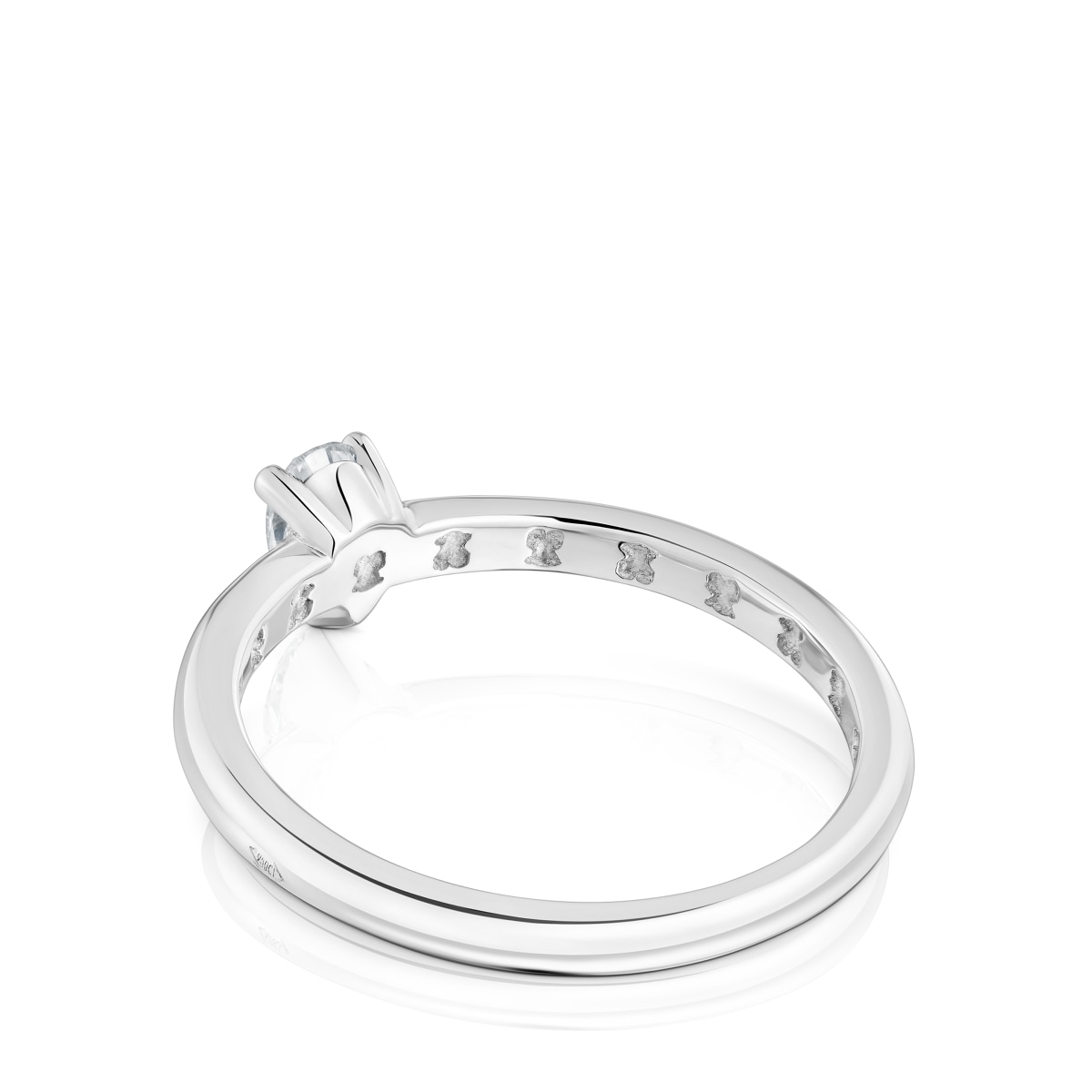Platinum solitaire Ring with pear-cut, lab-grown diamond Les Classiques LGD