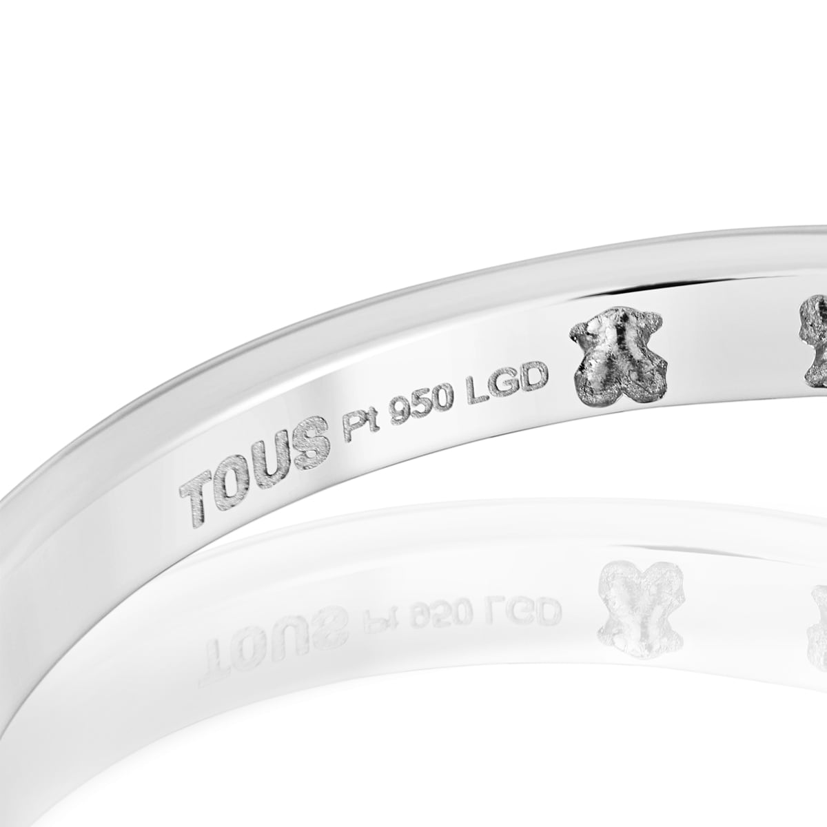 Platinum solitaire Ring with pear-cut, lab-grown diamond Les Classiques LGD