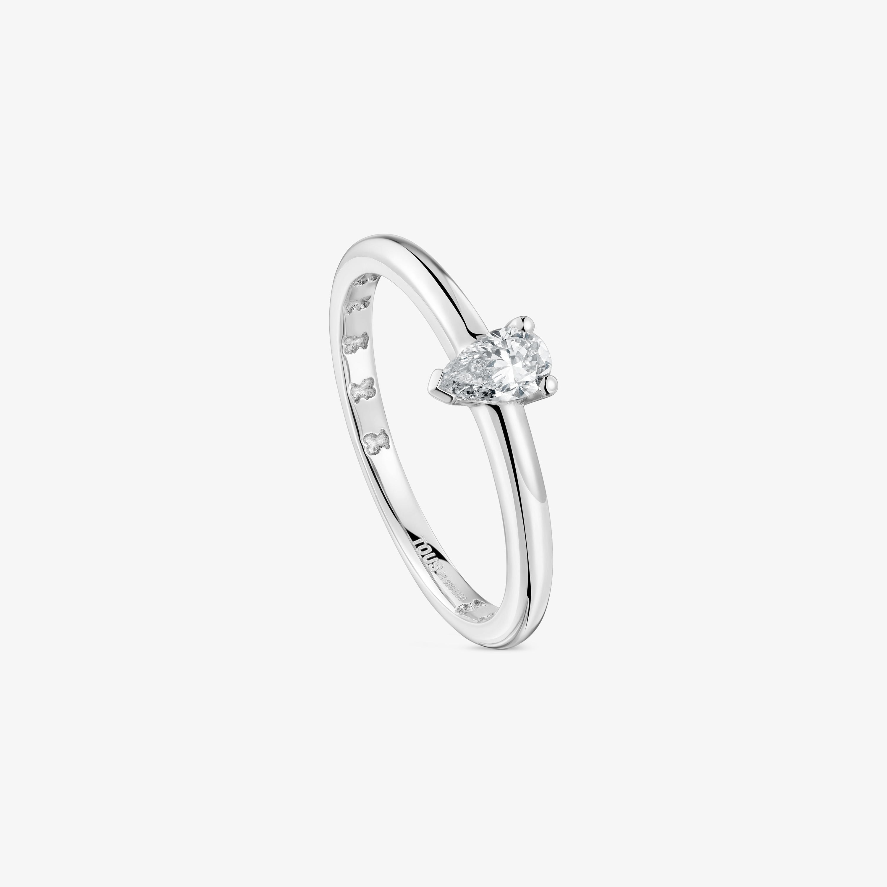 Platinum solitaire Ring with pear-cut, lab-grown diamond Les Classiques LGD