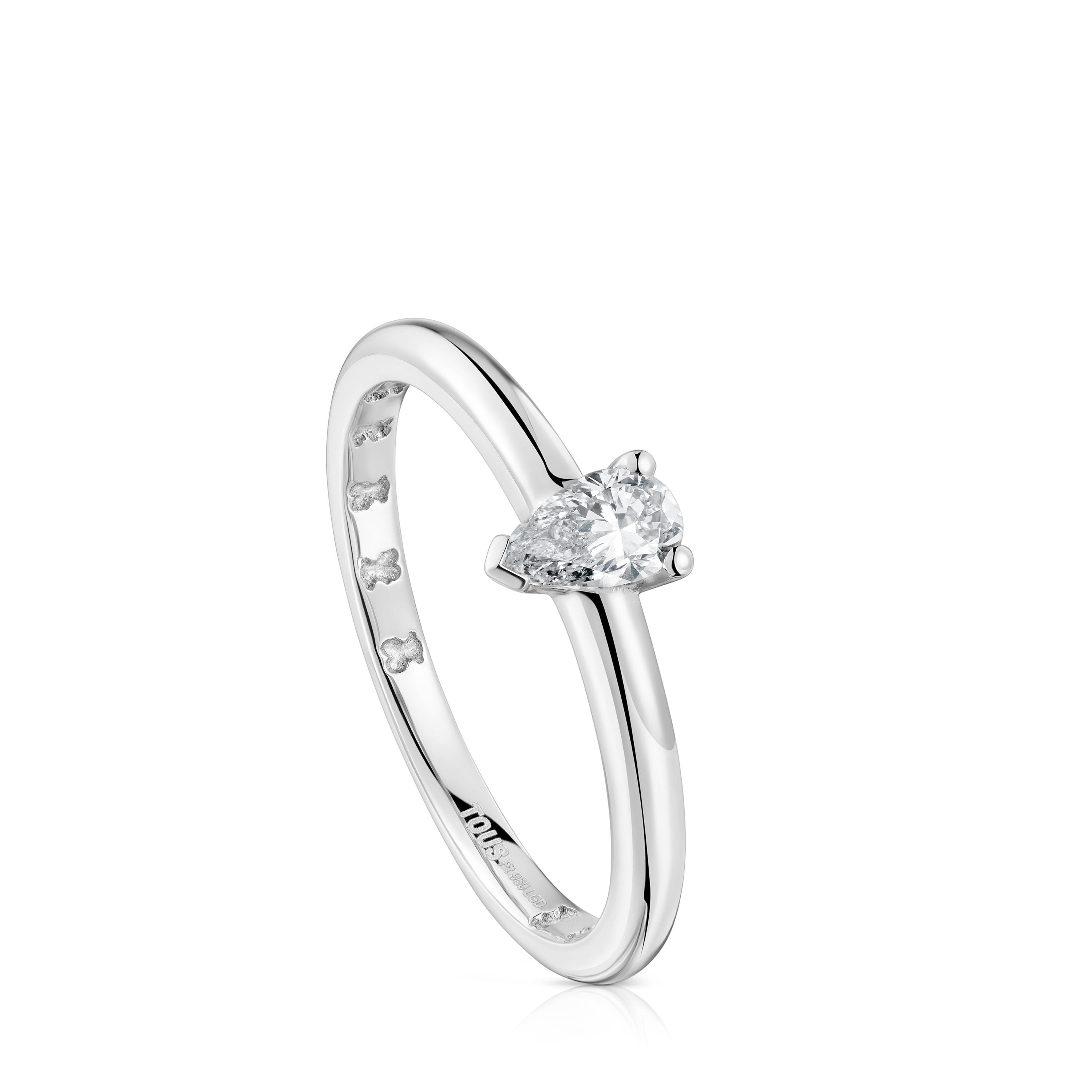 Platinum solitaire Ring with pear-cut, lab-grown diamond Les Classiques LGD