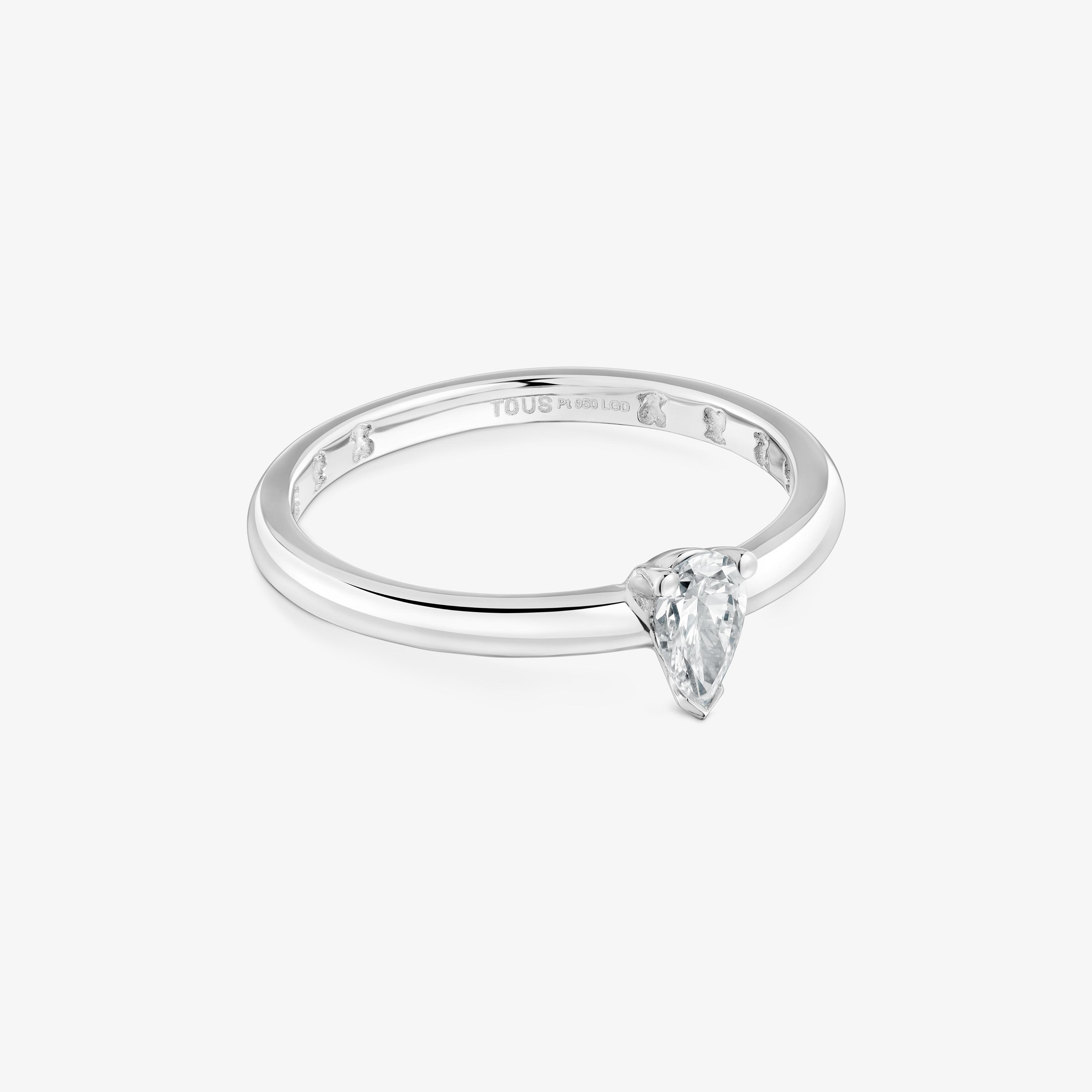 Platinum solitaire Ring with pear-cut, lab-grown diamond Les Classiques LGD