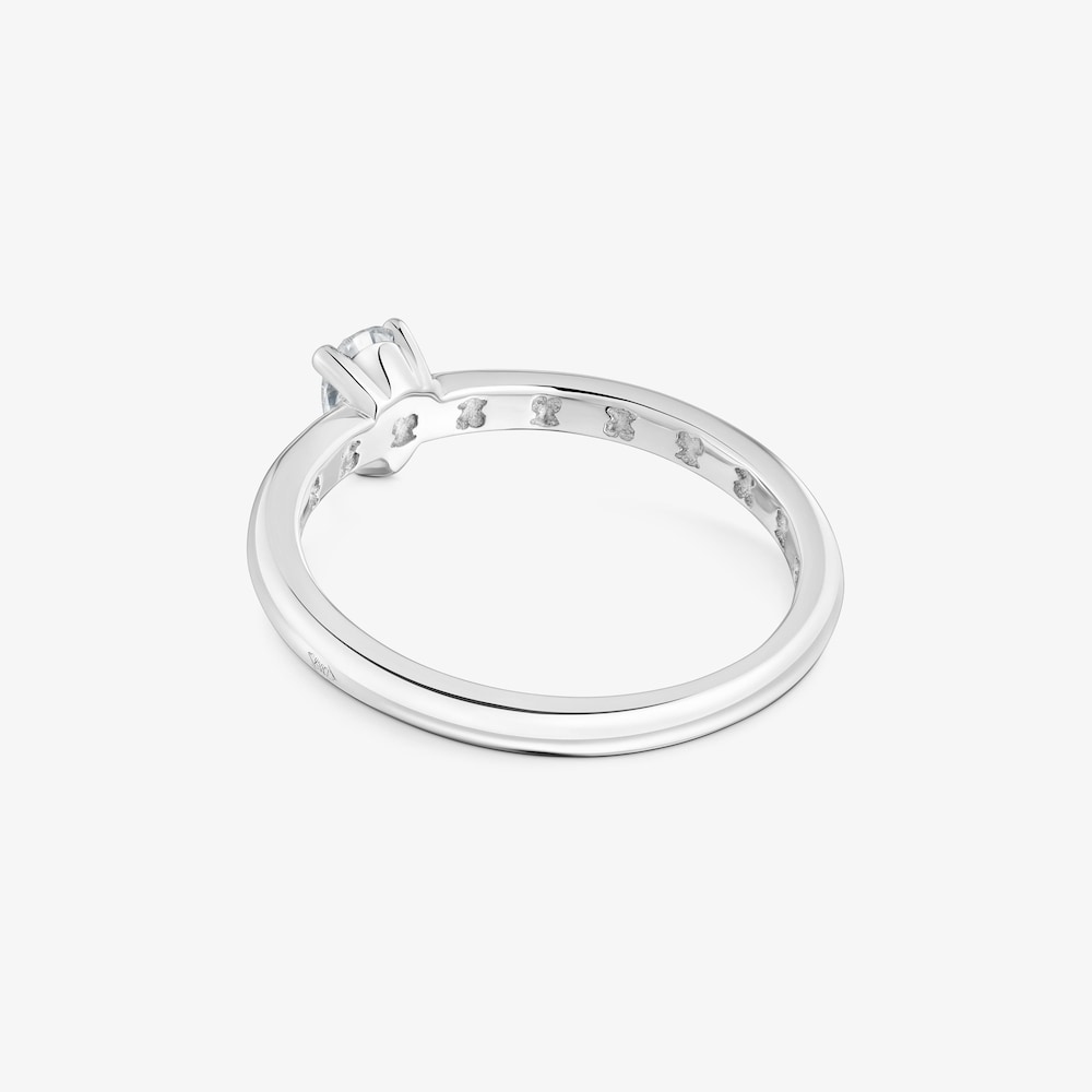 Platinum solitaire Ring with pear-cut, lab-grown diamond Les Classiques LGD