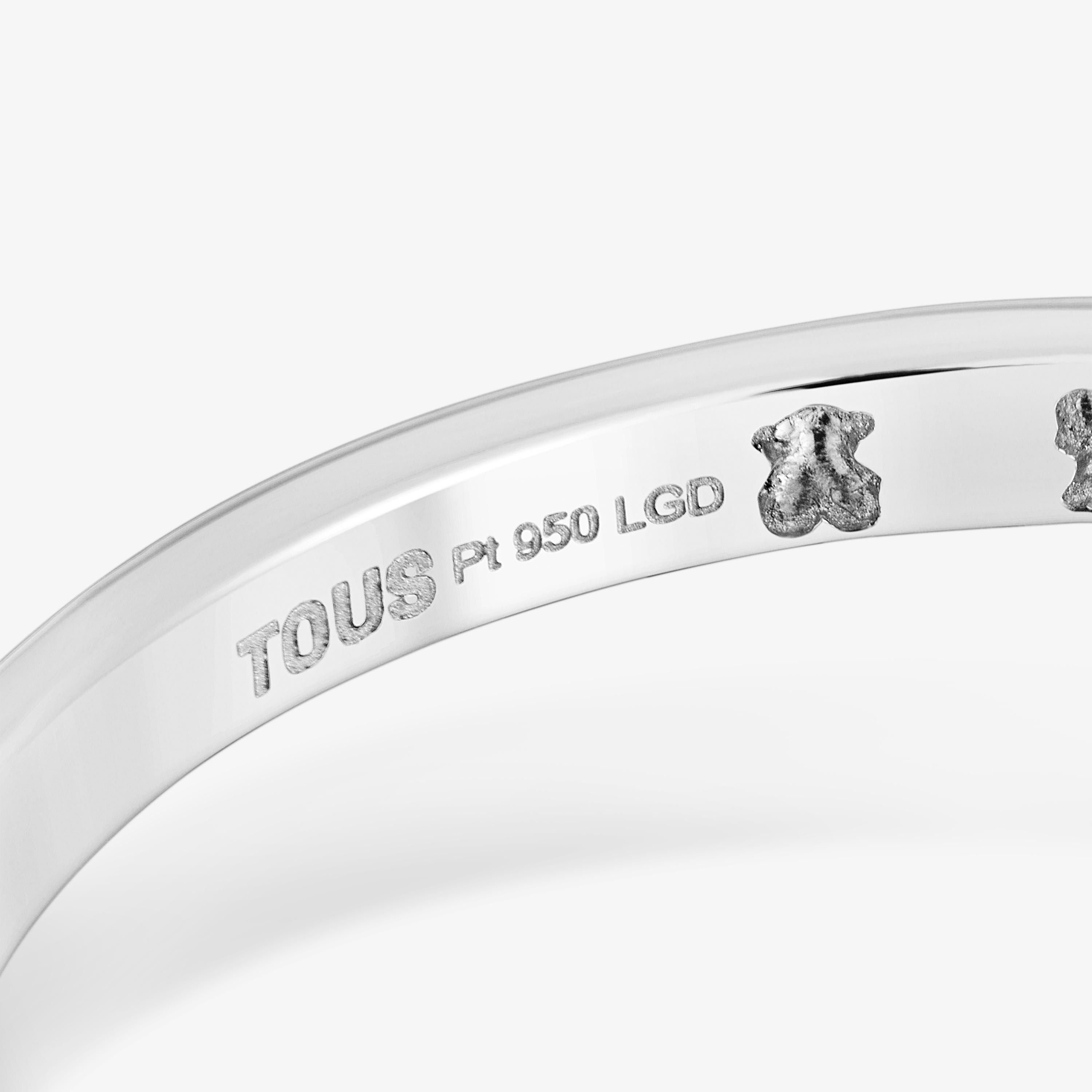 Platinum solitaire Ring with pear-cut, lab-grown diamond Les Classiques LGD