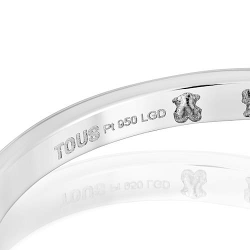 Platinum solitaire Ring with pear-cut, lab-grown diamond Les Classiques LGD