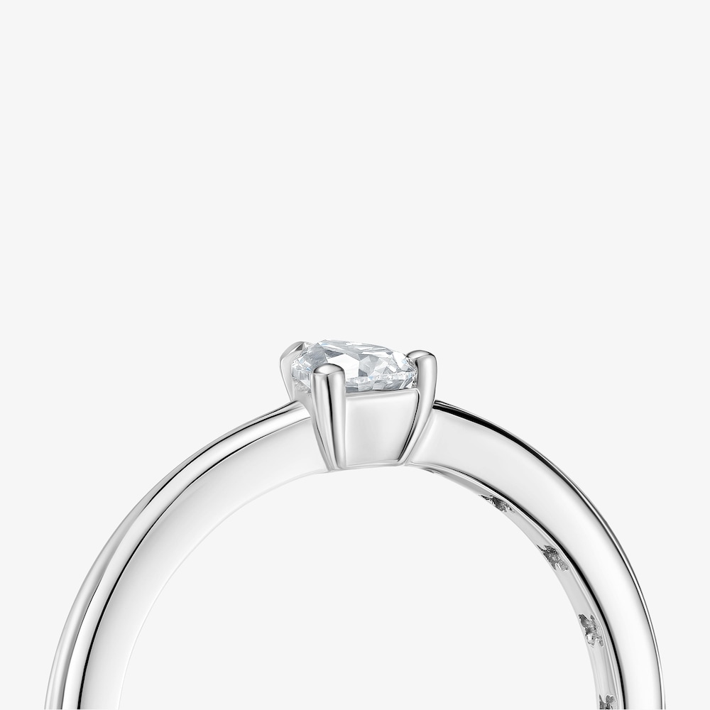 Platinum solitaire Ring with pear-cut, lab-grown diamond Les Classiques LGD