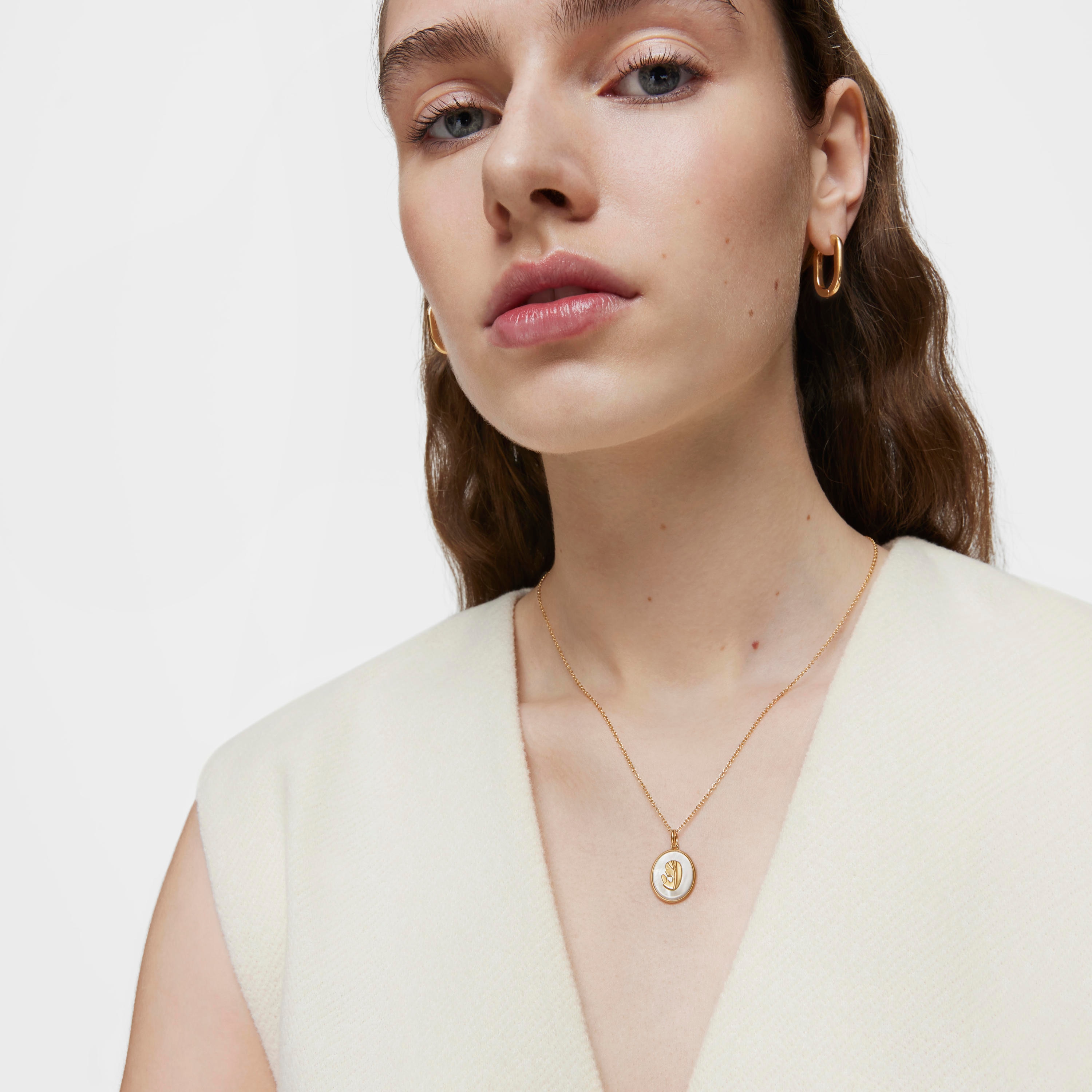 18K solid gold and mother-of-pearl virgin Medallion pendant Devotion