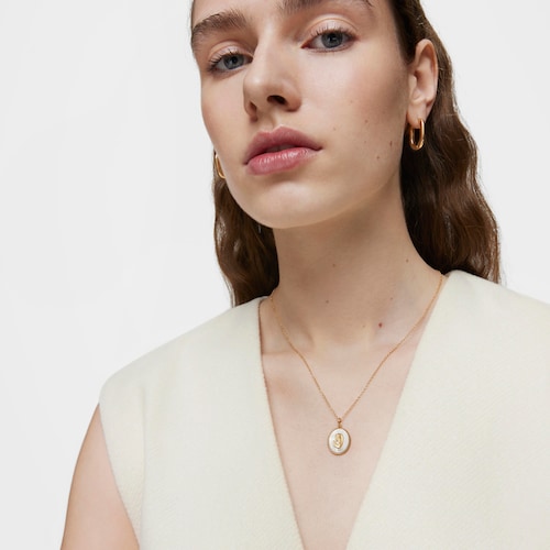 Gold and mother-of-pearl virgin Medallion pendant Devotion