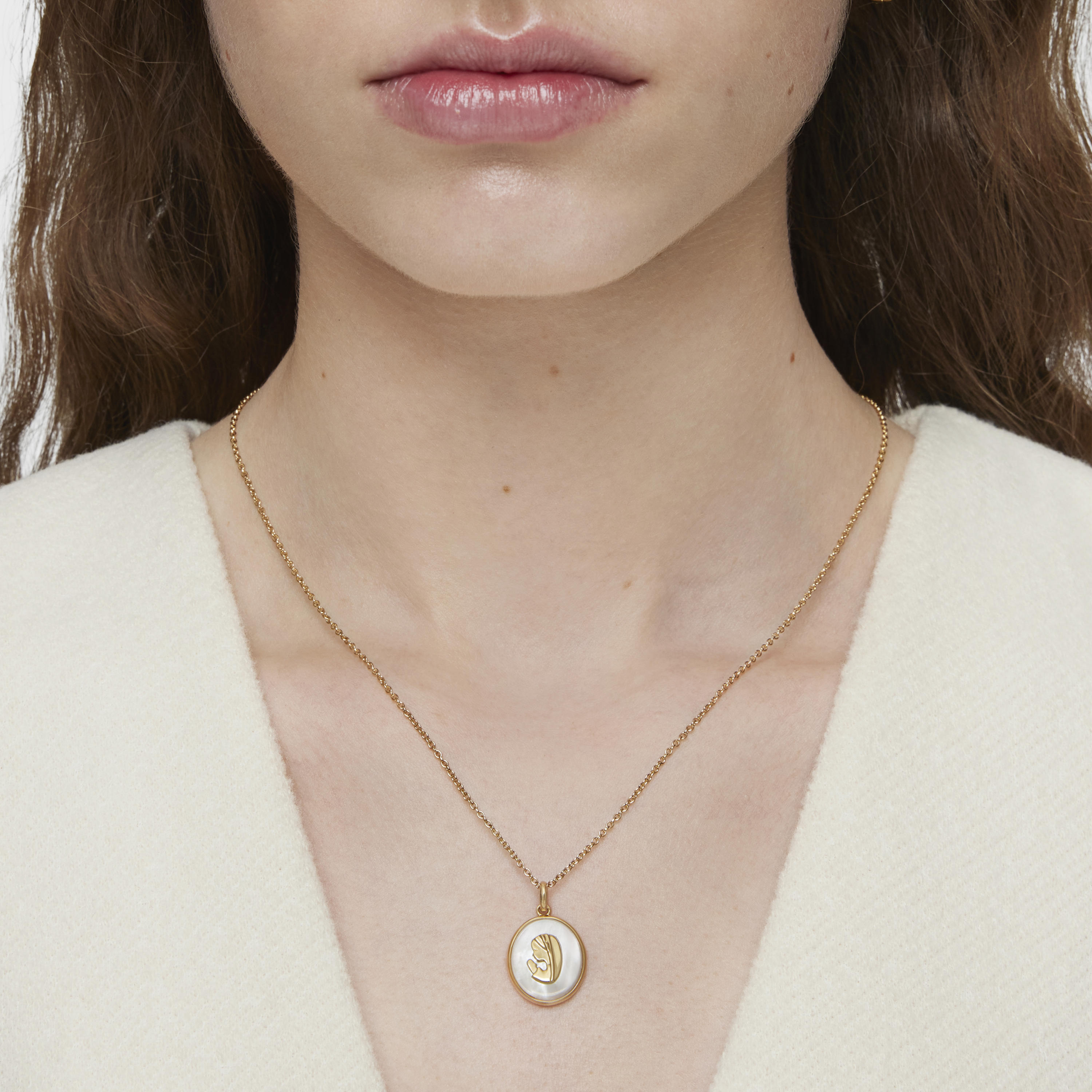18K solid gold and mother-of-pearl virgin Medallion pendant Devotion