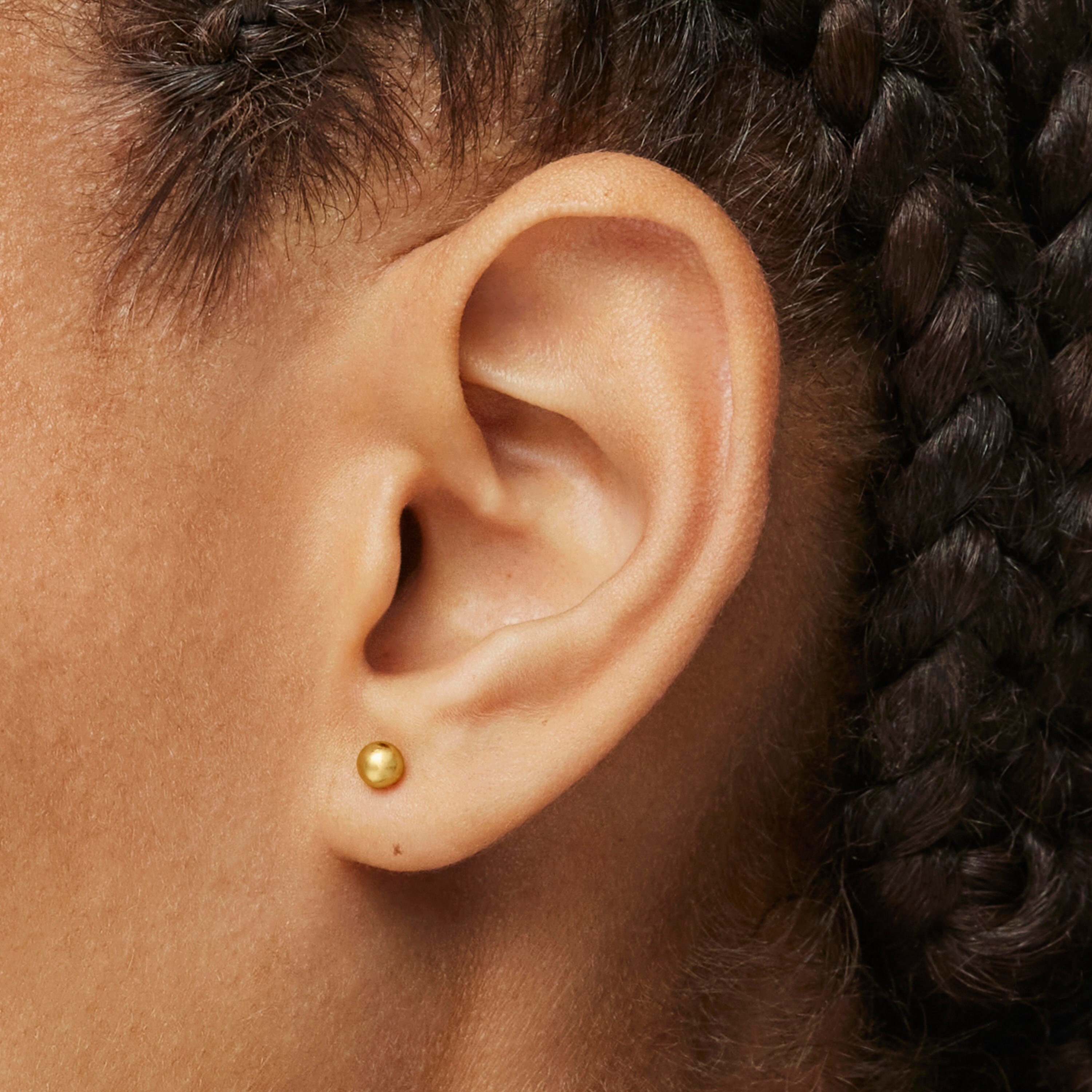 4 mm gold Earrings Basics