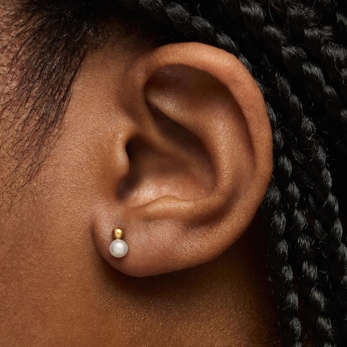 Gold and cultured pearl Earrings Basics