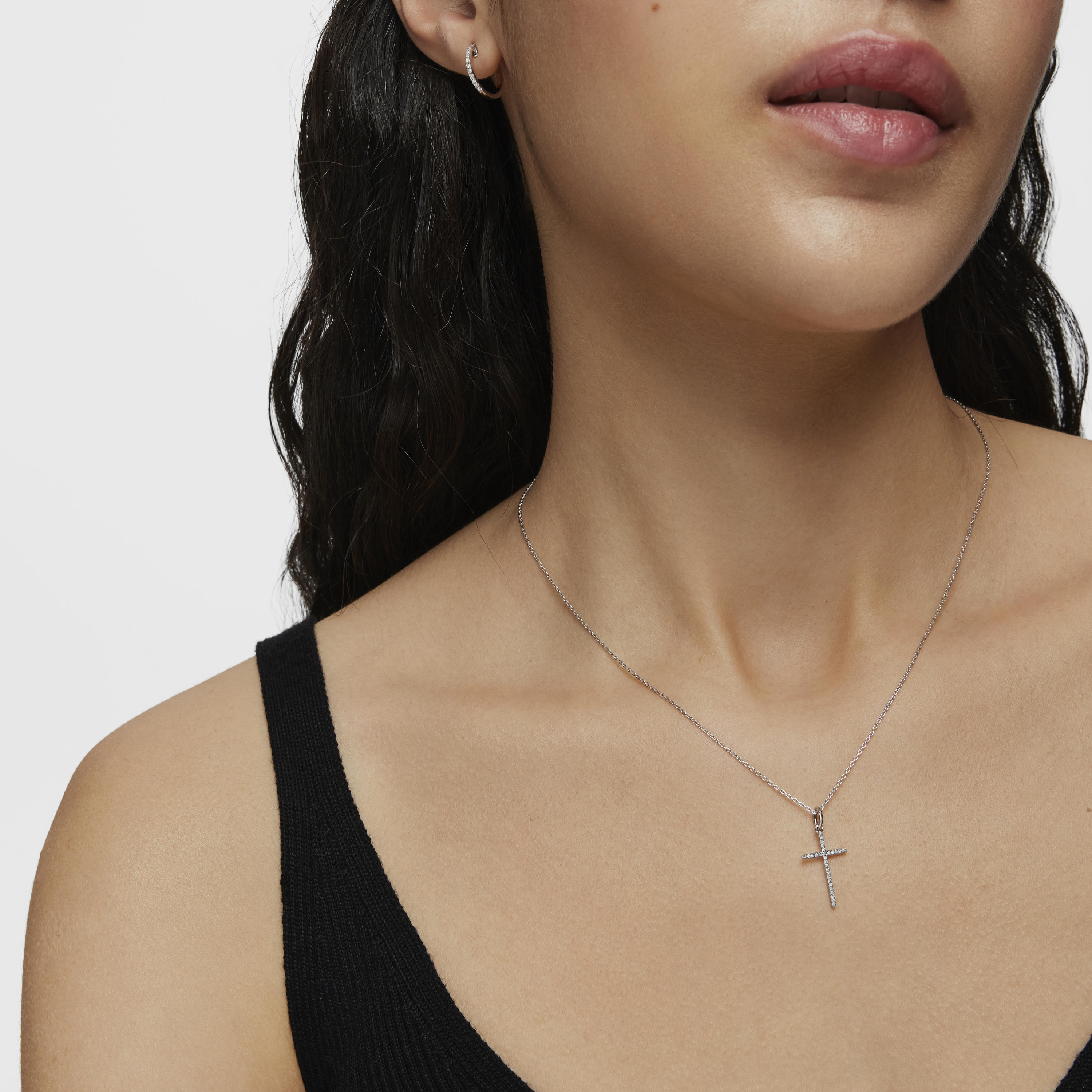18K white gold and diamonds cross Pendant Basics