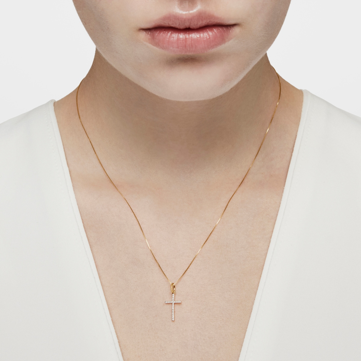 Gold and diamonds cross Pendant Basics