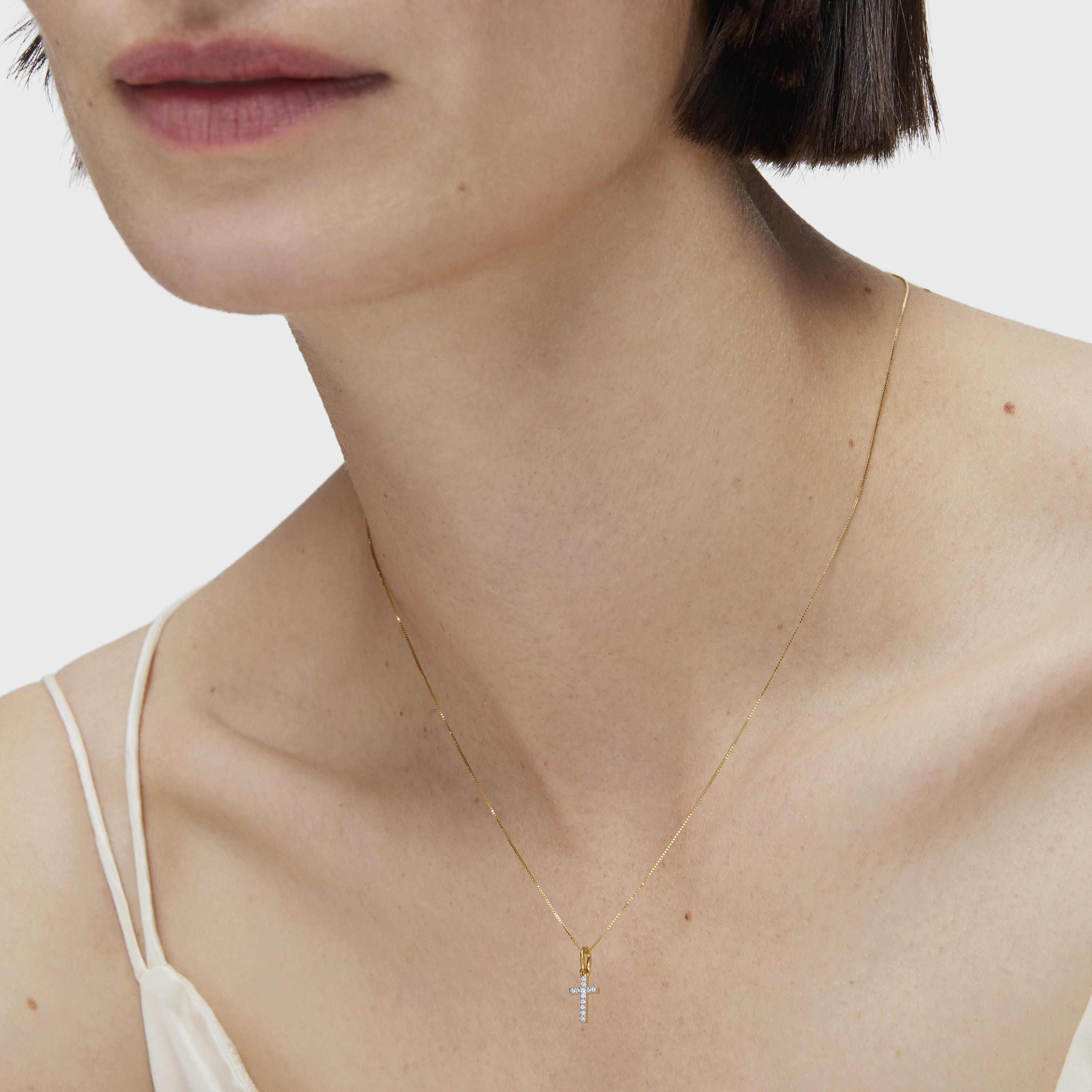 Small gold and diamonds cross Pendant Basics