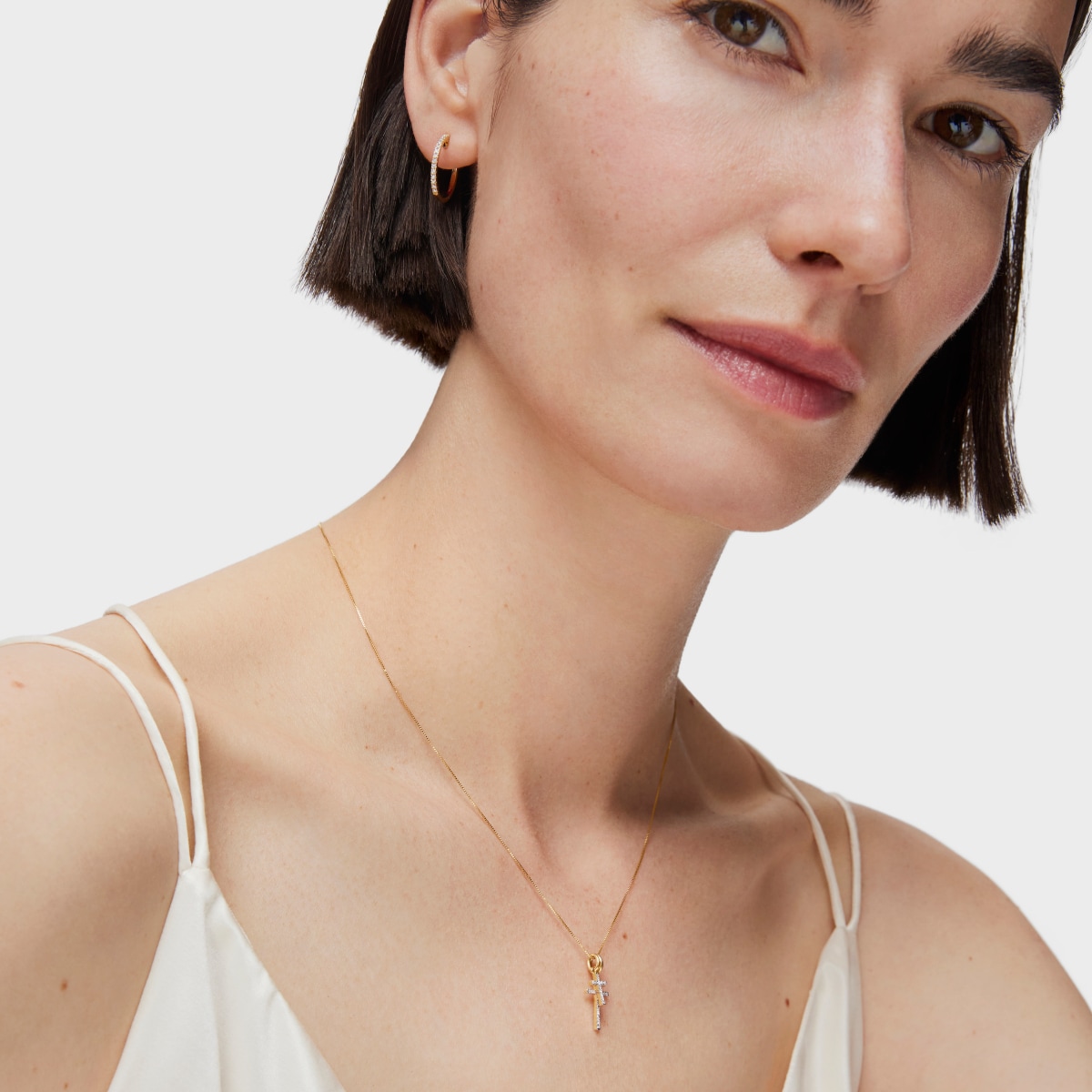 Small gold and diamonds cross Pendant Basics