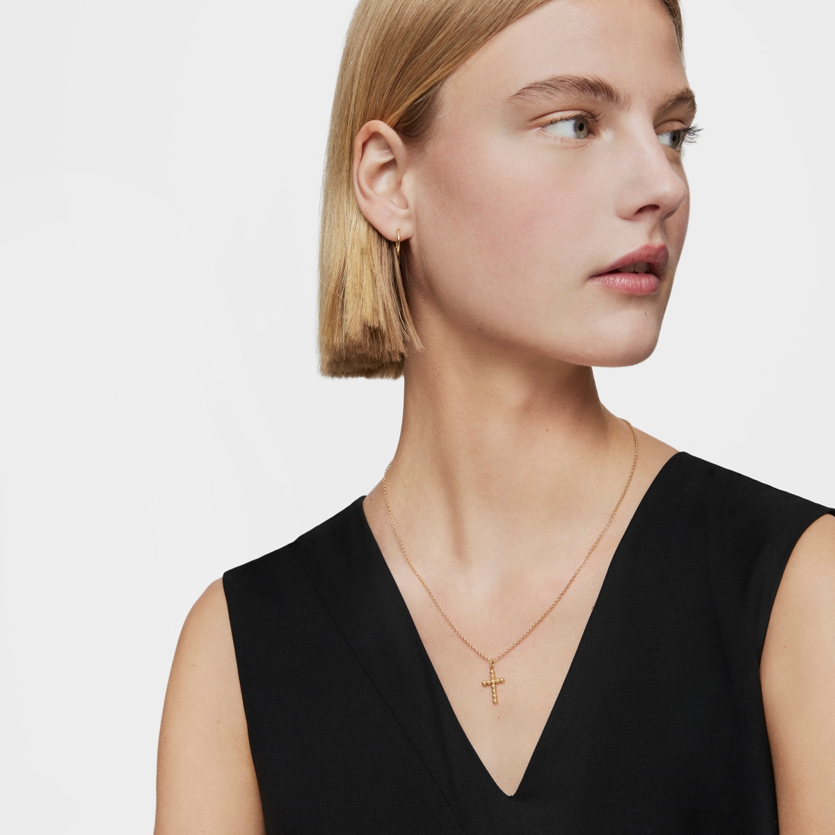 Medium gold cross-motif Pendant Basics