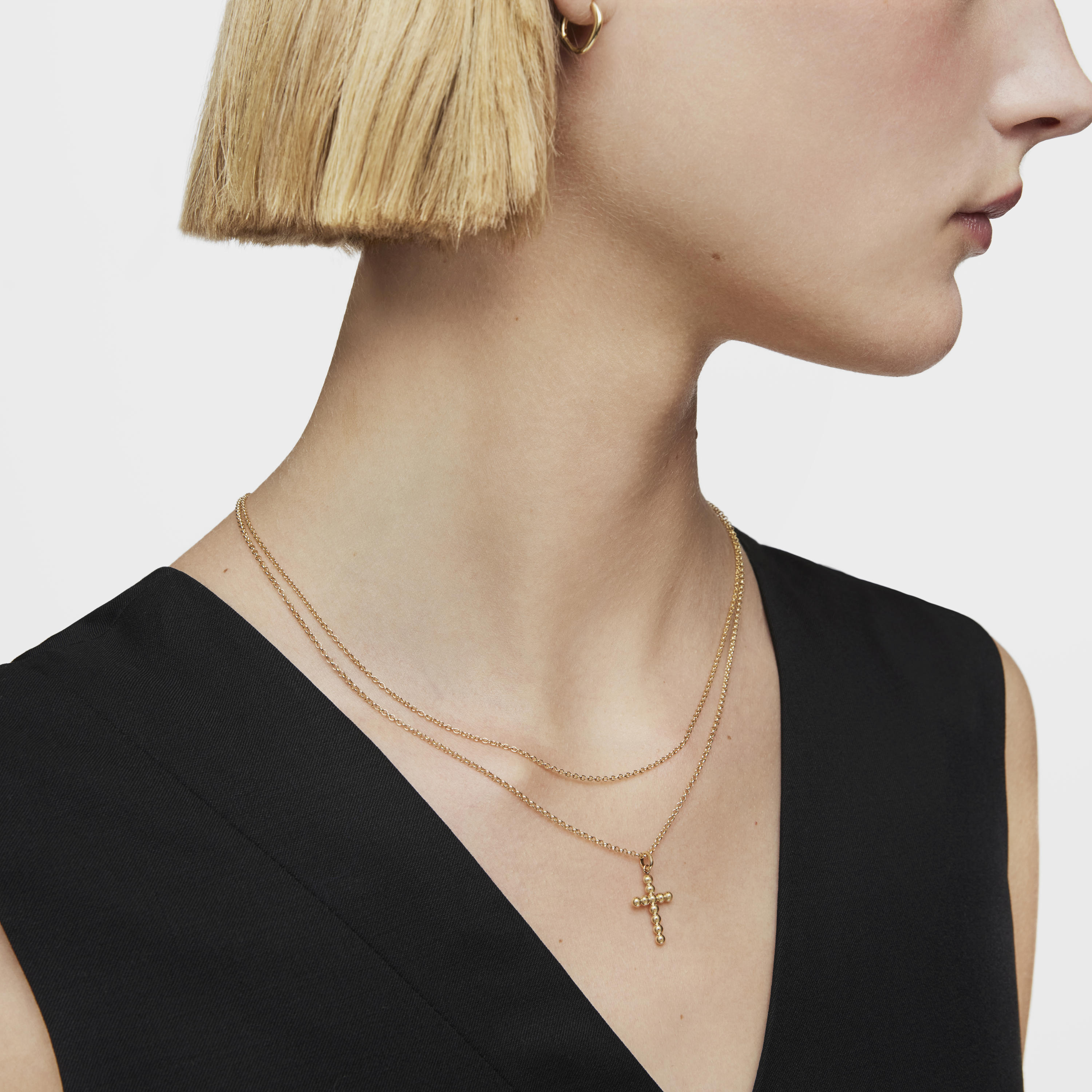 Medium 18K solid gold cross-motif Pendant Basics