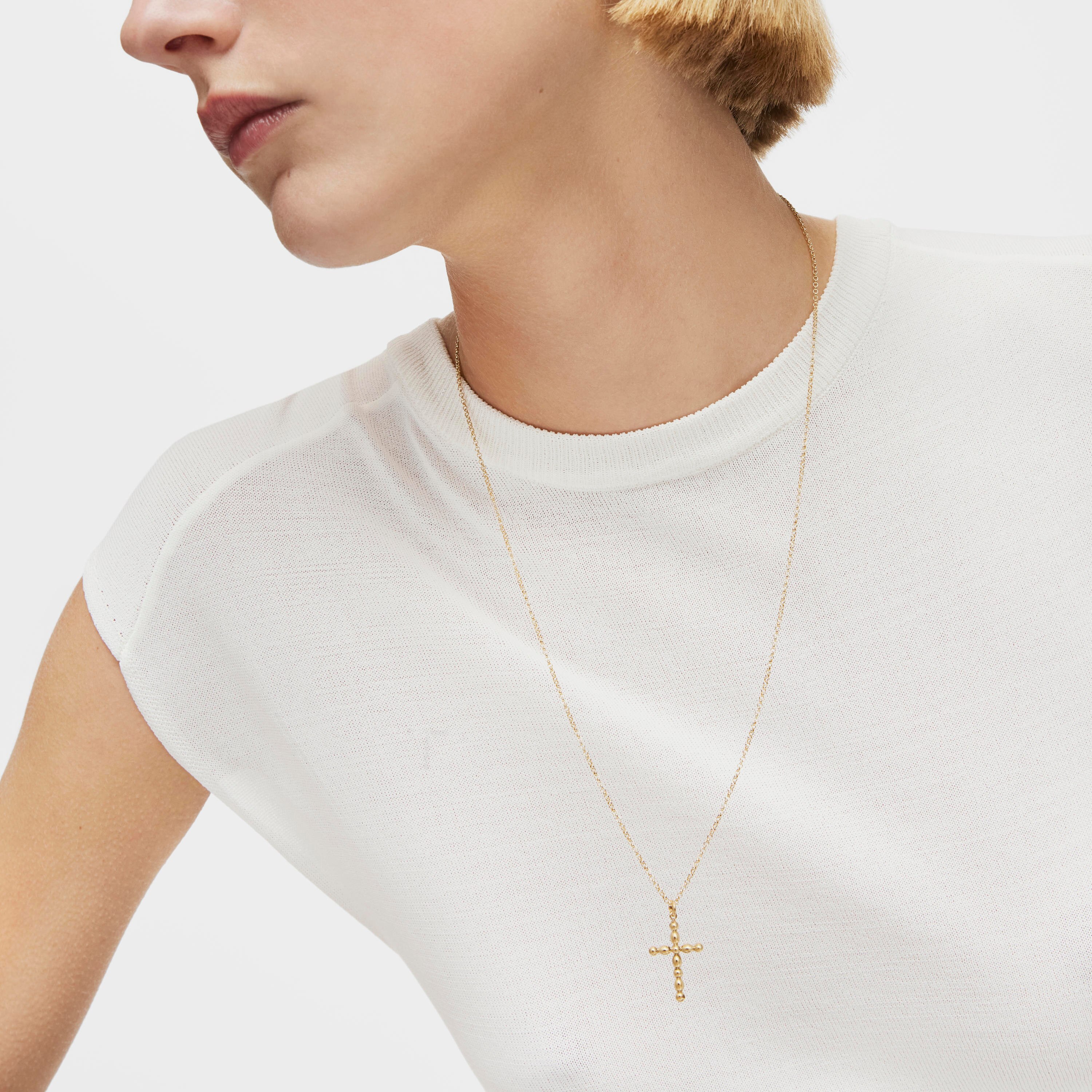 Large 18K solid gold cross-motif Pendant Basics