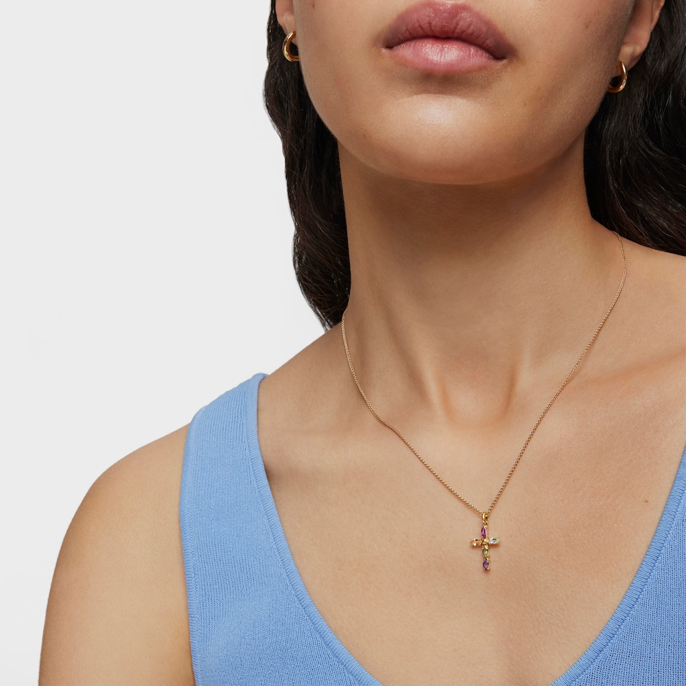 Zlat&yacute; Př&iacute;věsek Basics ve tvaru kř&iacute;že s&nbsp;drah&yacute;mi kameny