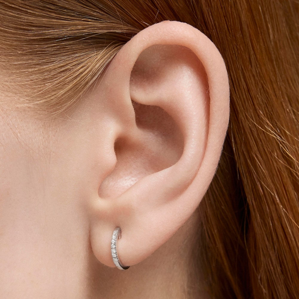 Les Classiques 8,5 mm short Hoop single earring in white gold with diamonds
