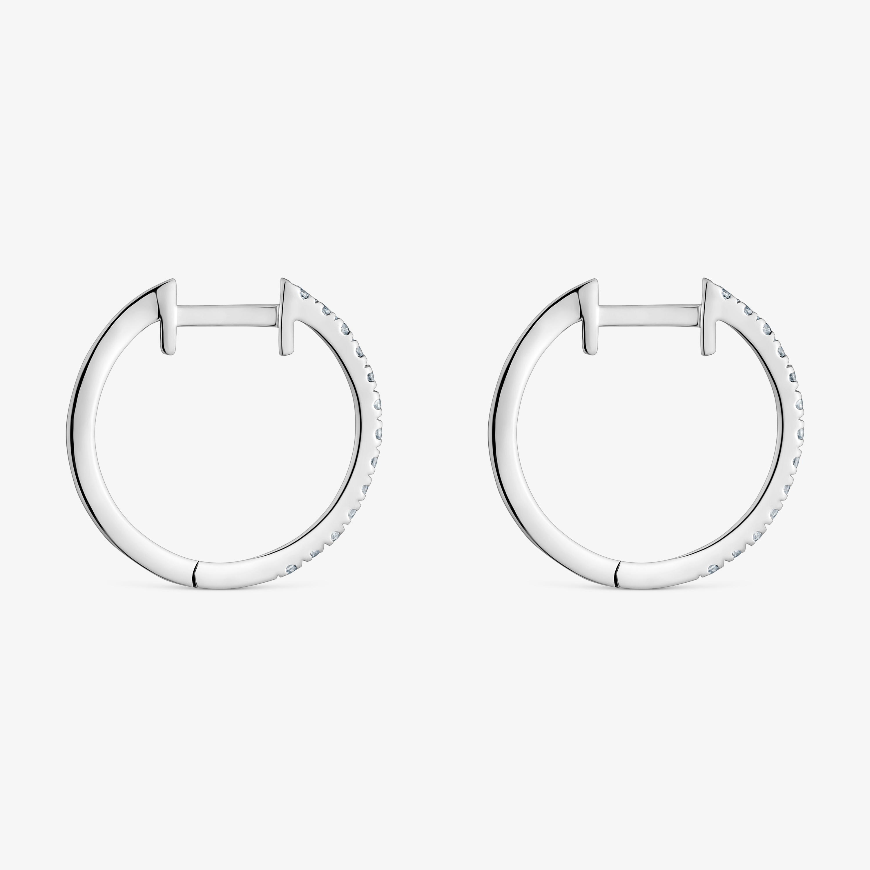 Les Classiques 14 mm short Hoop earrings in 18K white gold with diamonds
