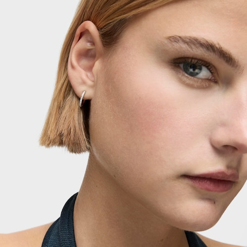 Les Classiques 11 mm short Hoop earrings in white gold with diamonds