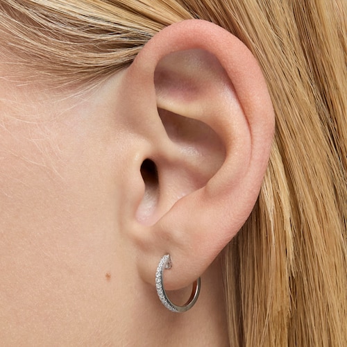 Les Classiques 11 mm short Hoop earrings in white gold with diamonds