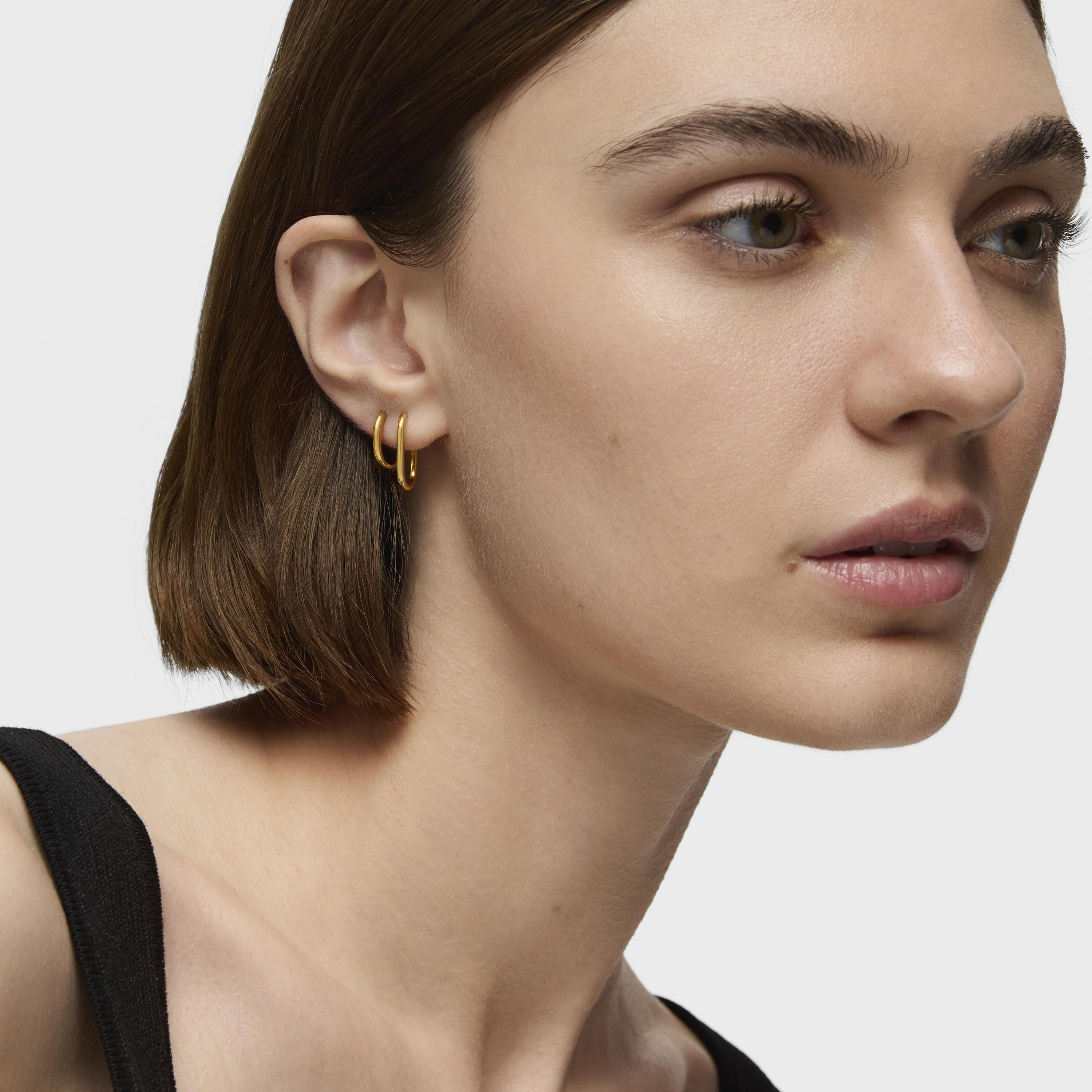 Basics 17 mm single oval Hoop earring with 18K gold vermeil