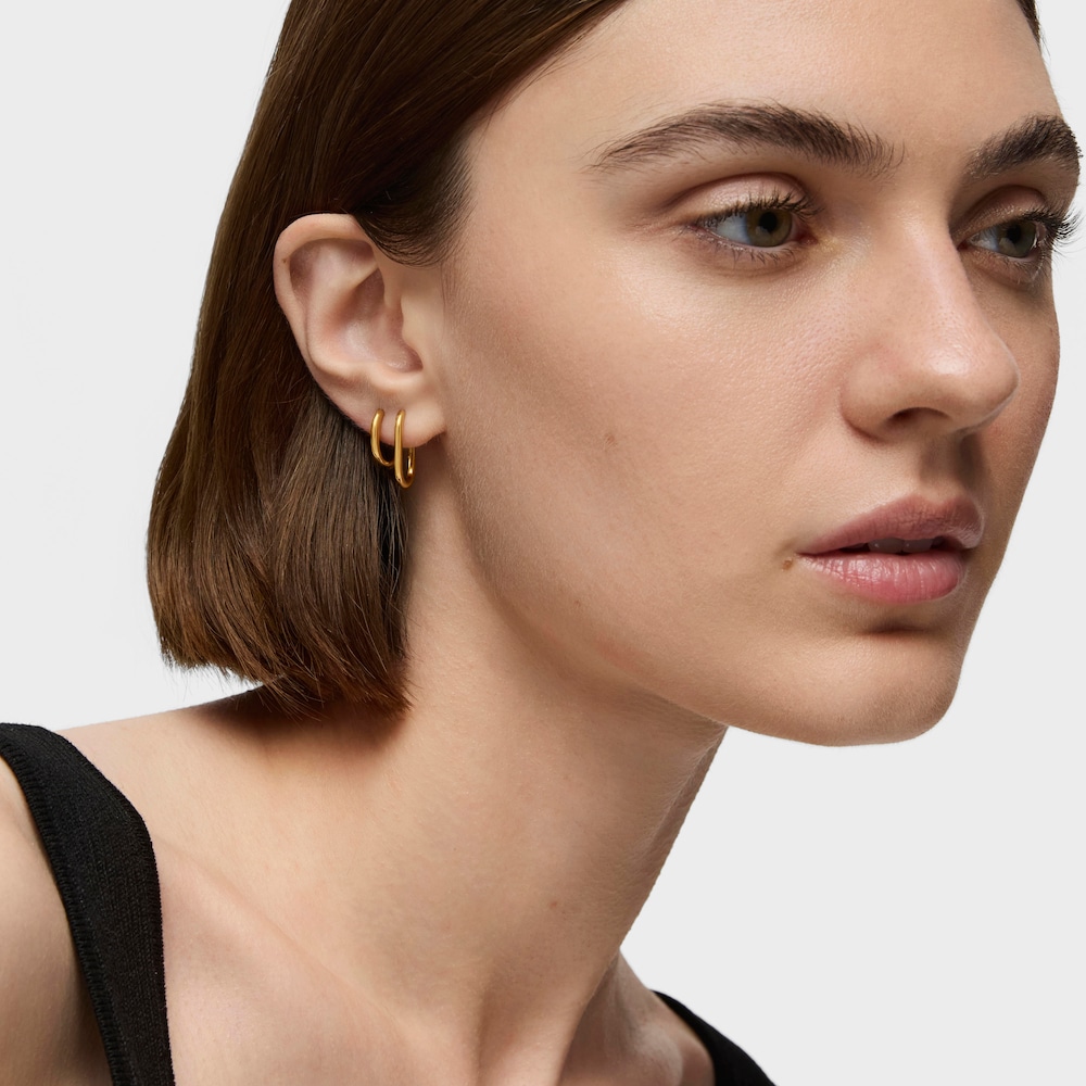 Basics 17 mm single oval Hoop earring with 18kt gold plating over silver