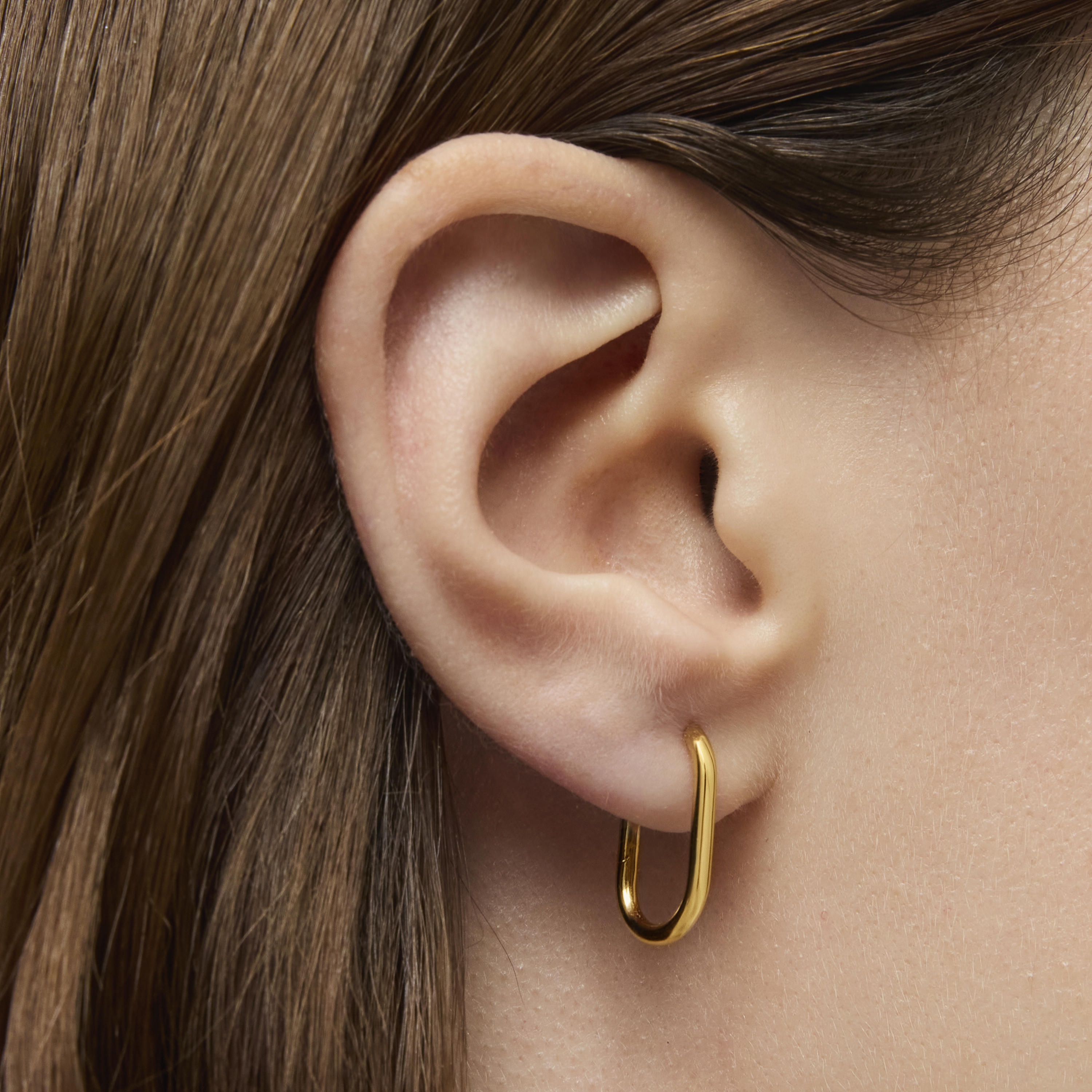 Basics 17 mm single oval Hoop earring with 18K gold vermeil