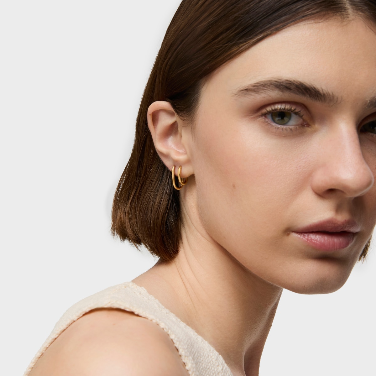 Basics 13 mm single Hoop earring with 18kt gold plating over silver