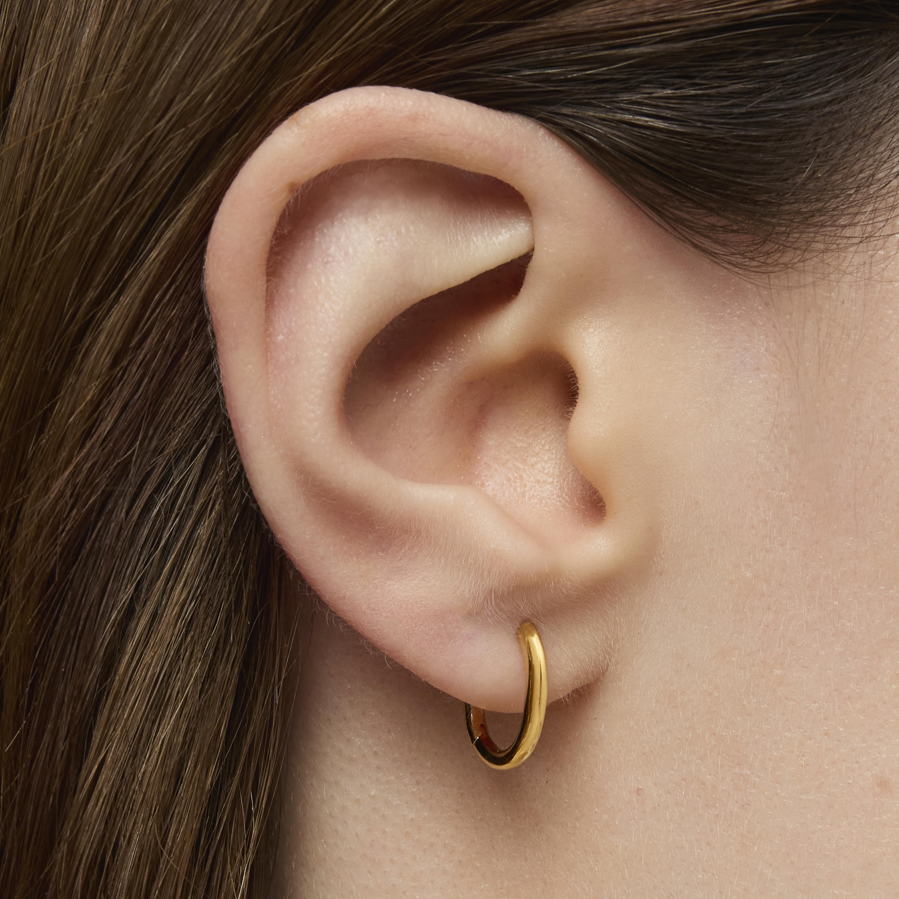 Basics 13 mm single Hoop earring with 18kt gold plating over silver