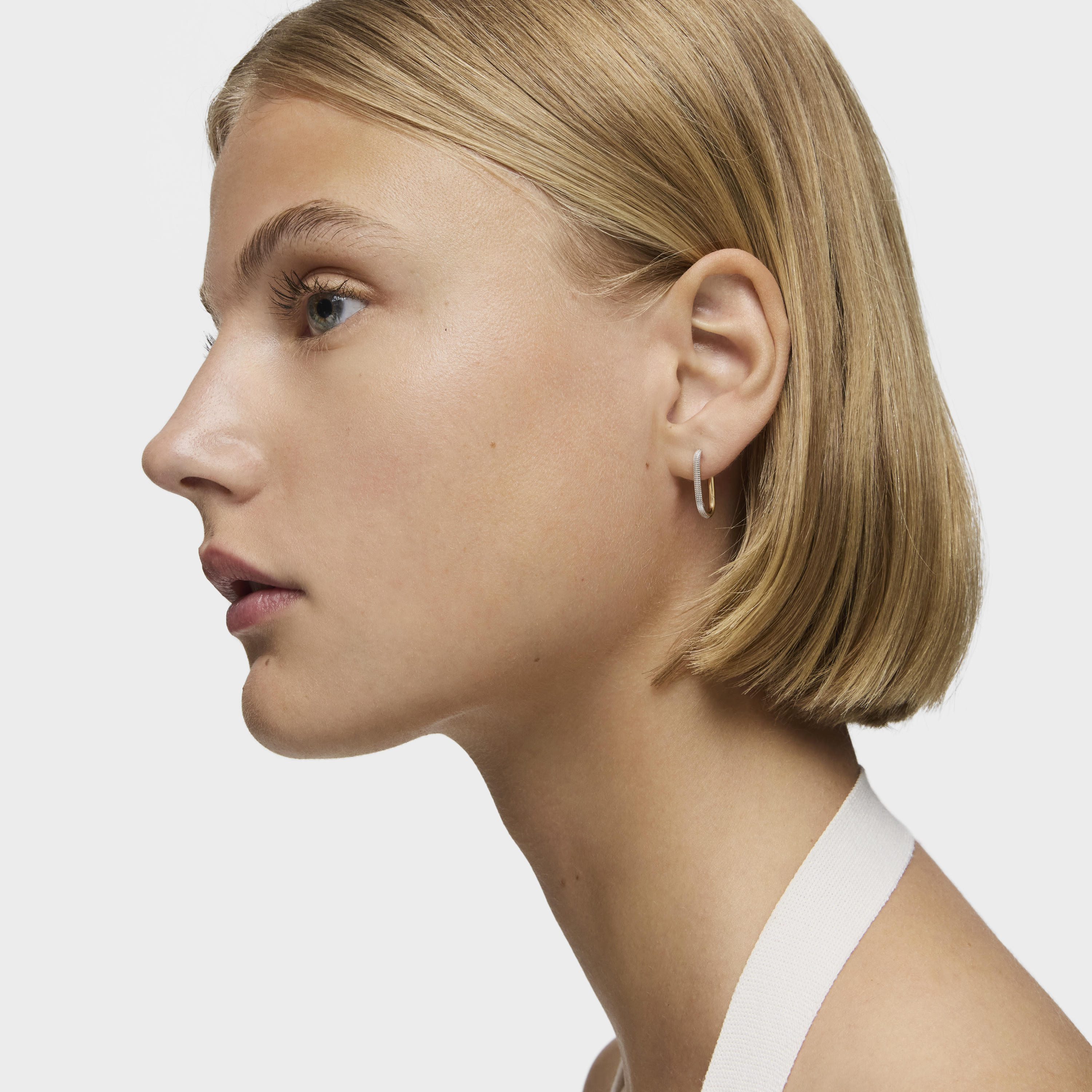 Basics two-tone millgrain single Hoop earring