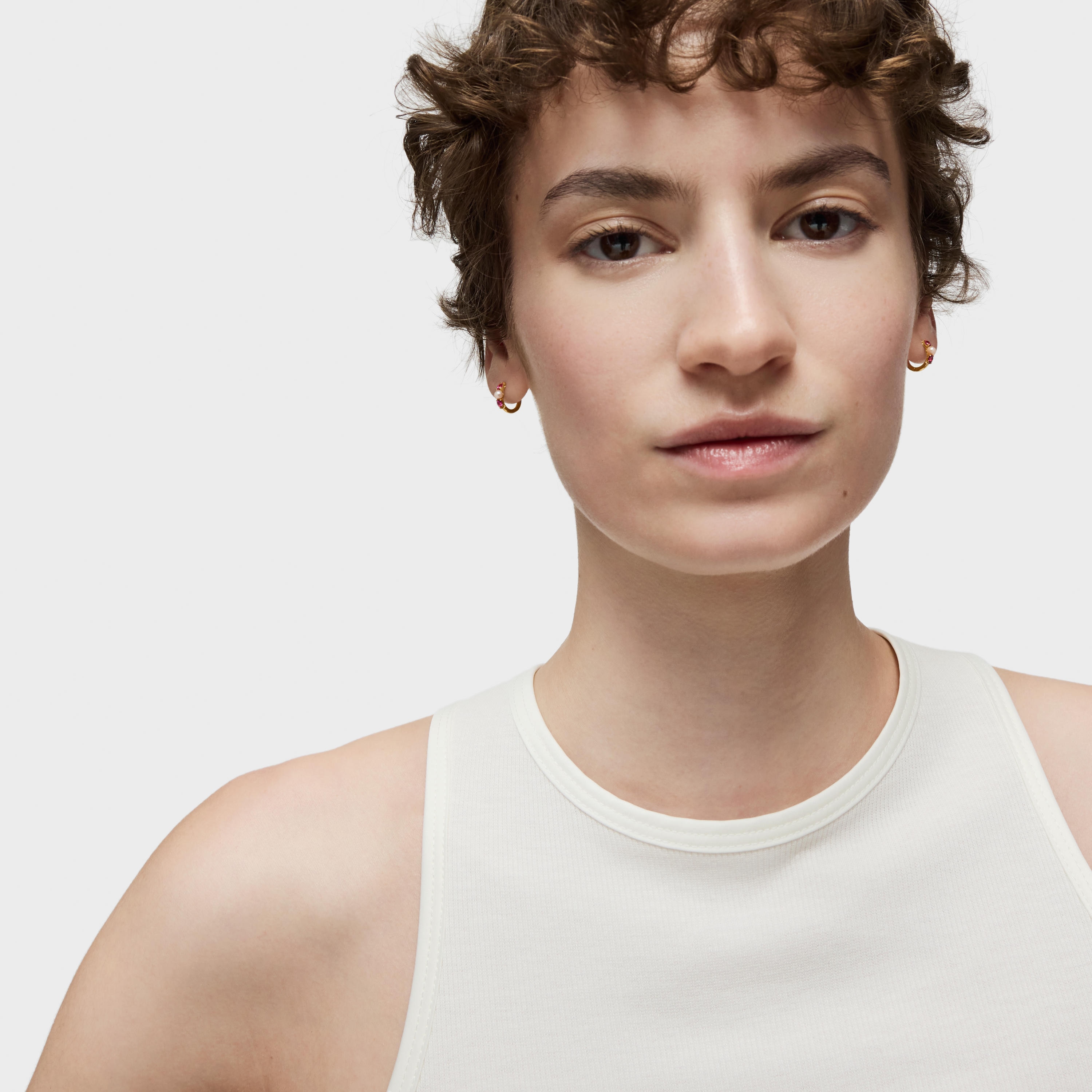 18K solid gold Hoop earrings with rhodolites and cultured pearl Ivette