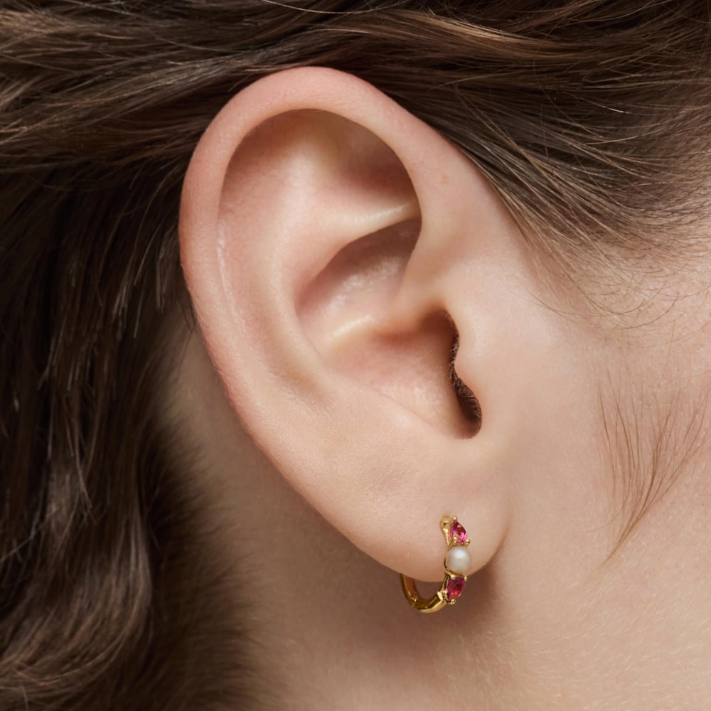 Gold Hoop earrings with rhodolites and cultured pearl Ivette image number 5